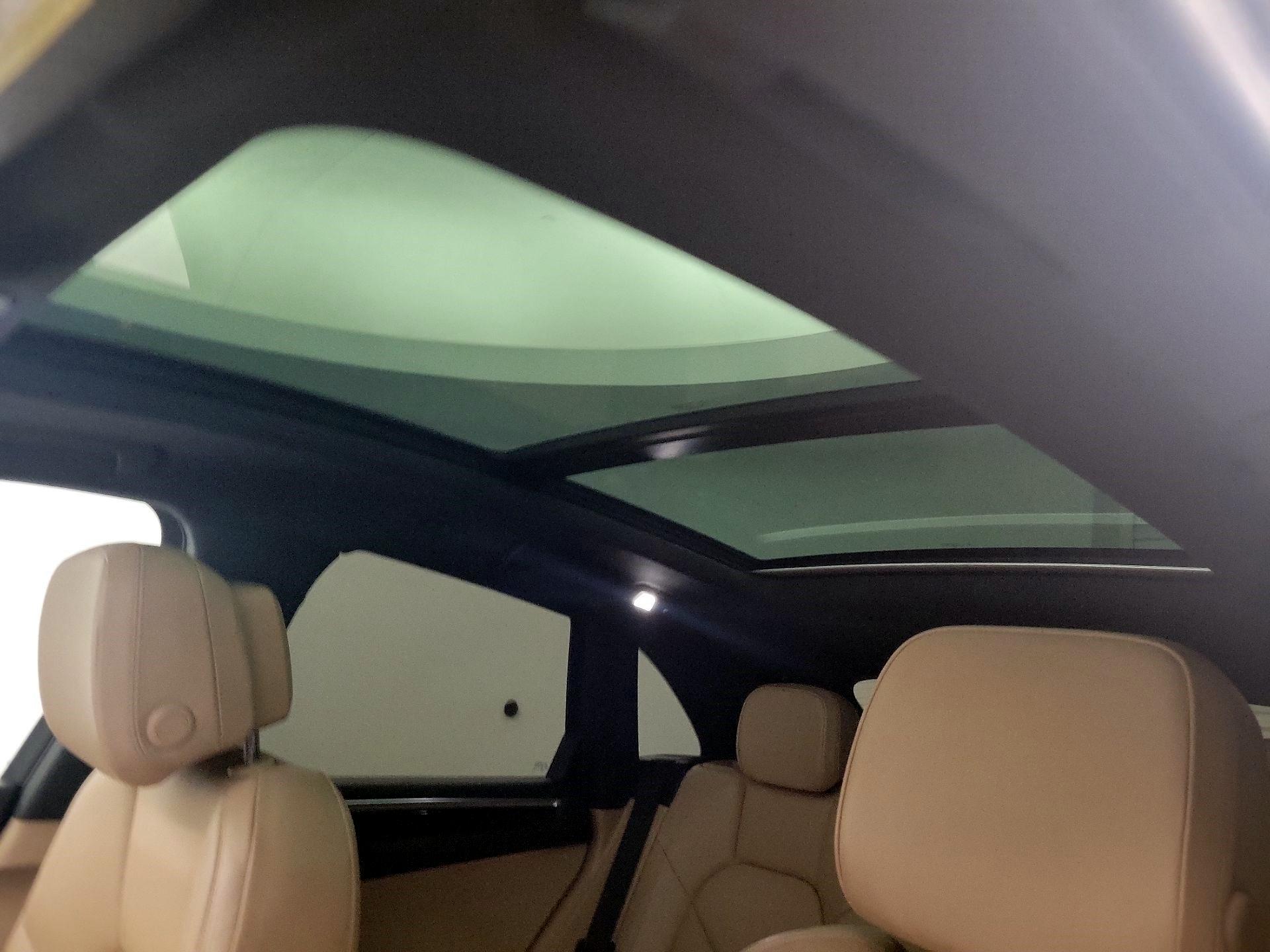 Thumbnail: 2020 Porsche Macan - 18