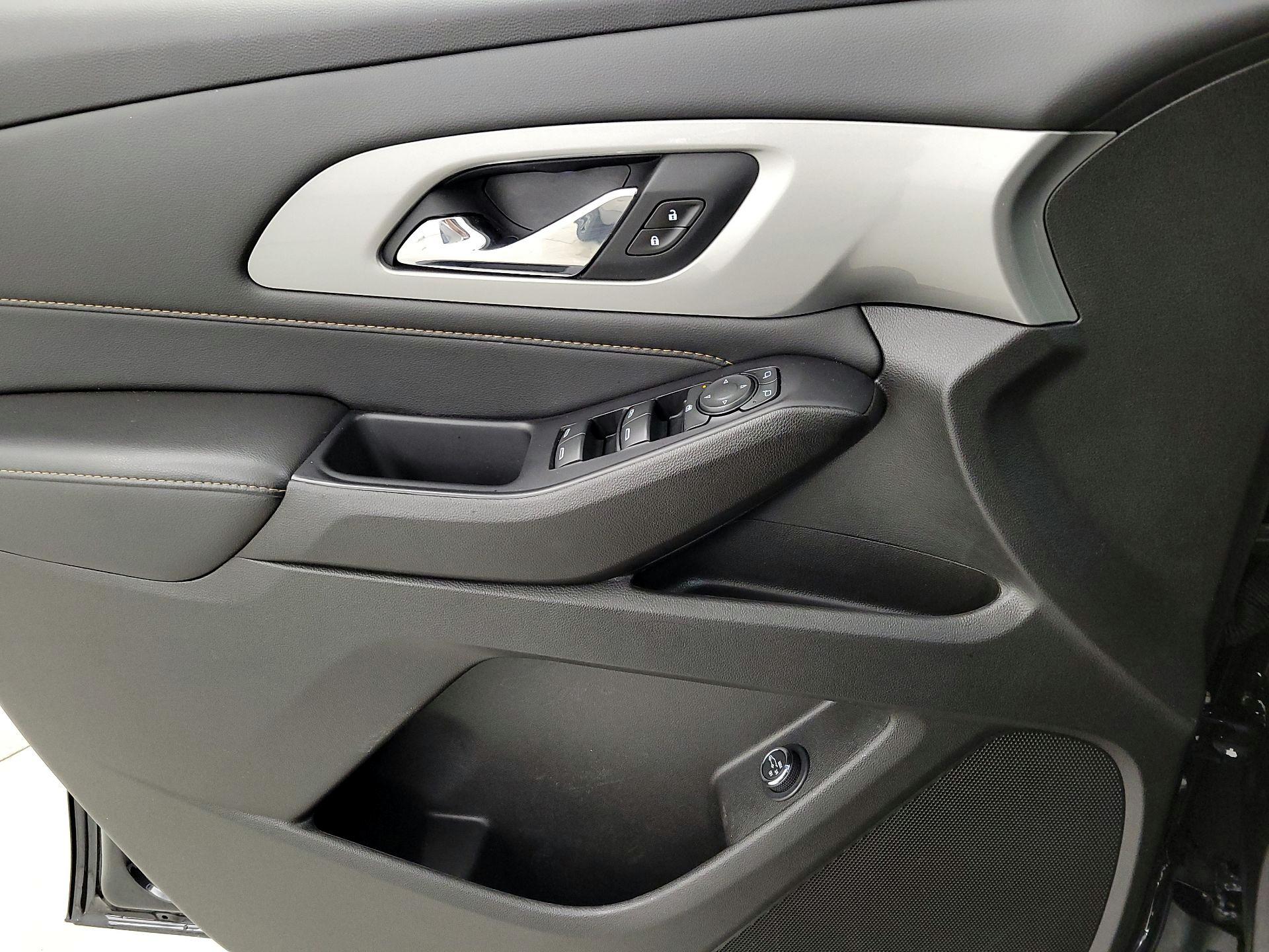 Thumbnail: 2021 Chevrolet Traverse - 12