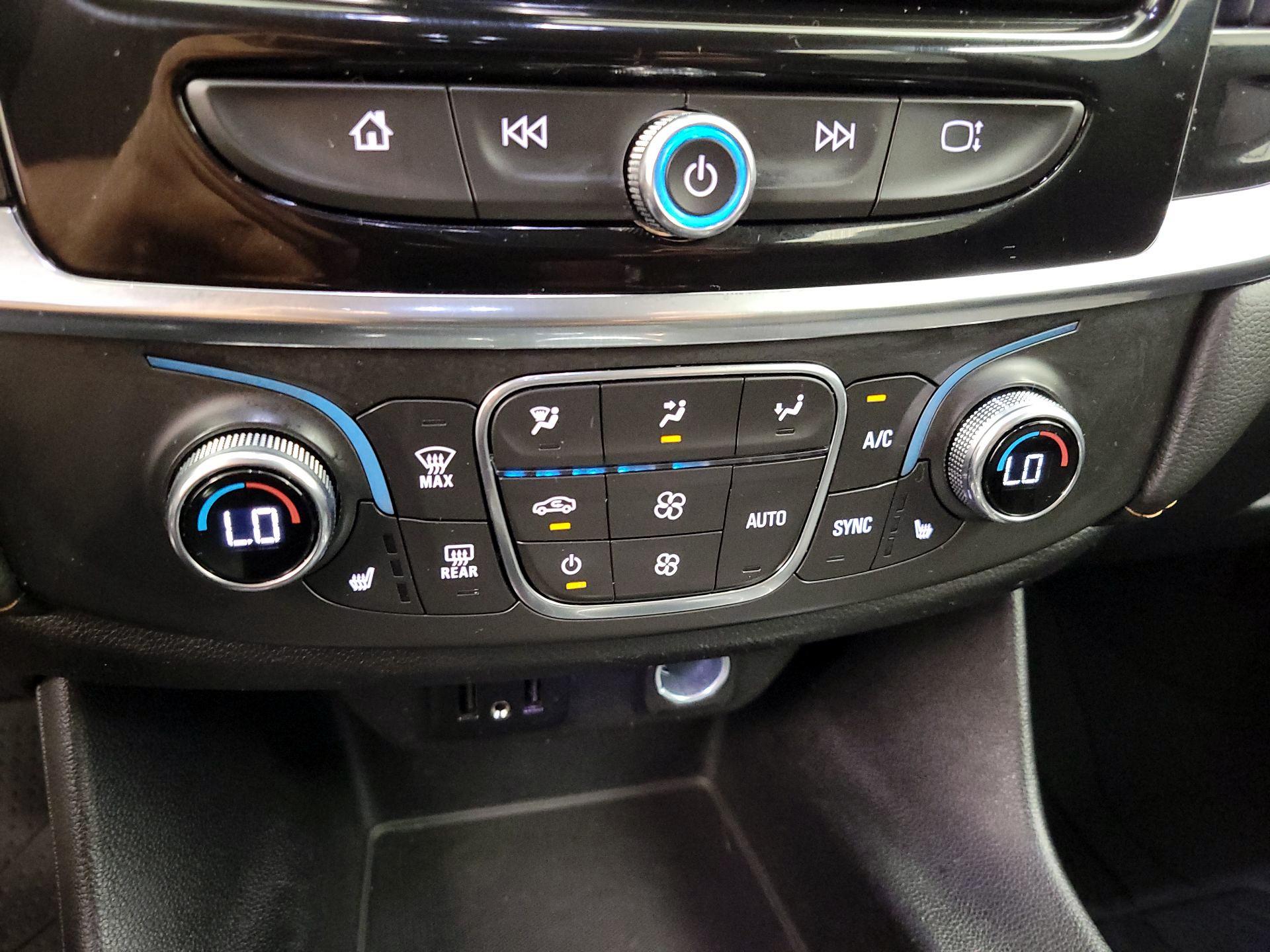 Thumbnail: 2021 Chevrolet Traverse - 16