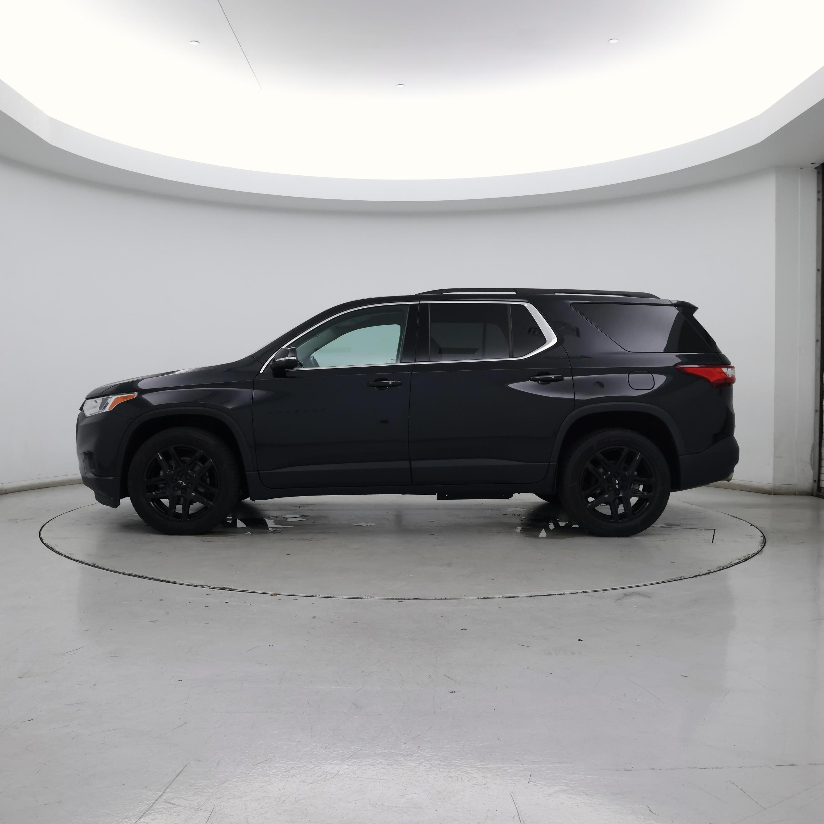 Thumbnail: 2021 Chevrolet Traverse - 3