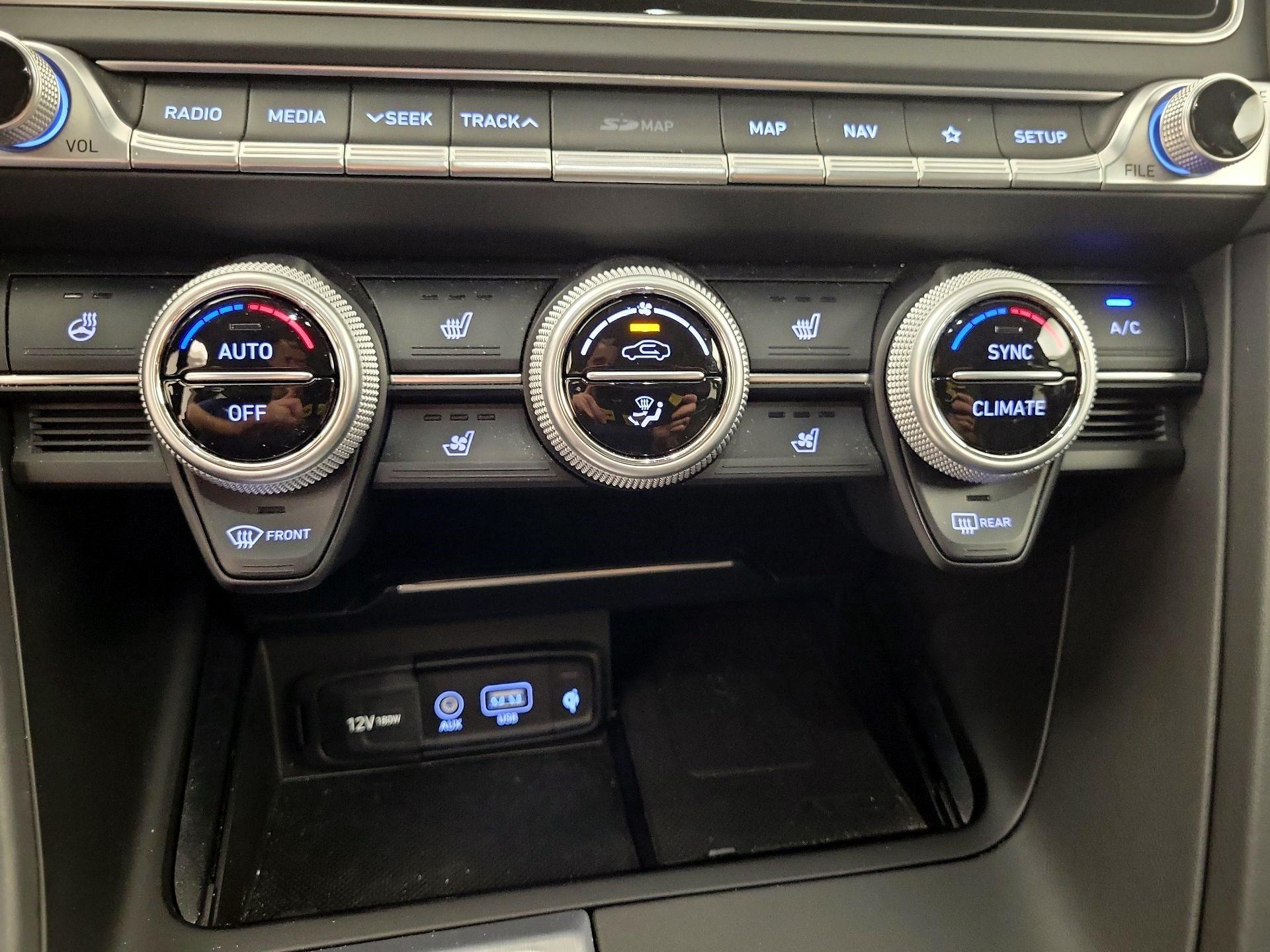 Thumbnail: 2019 Genesis G70 - 15