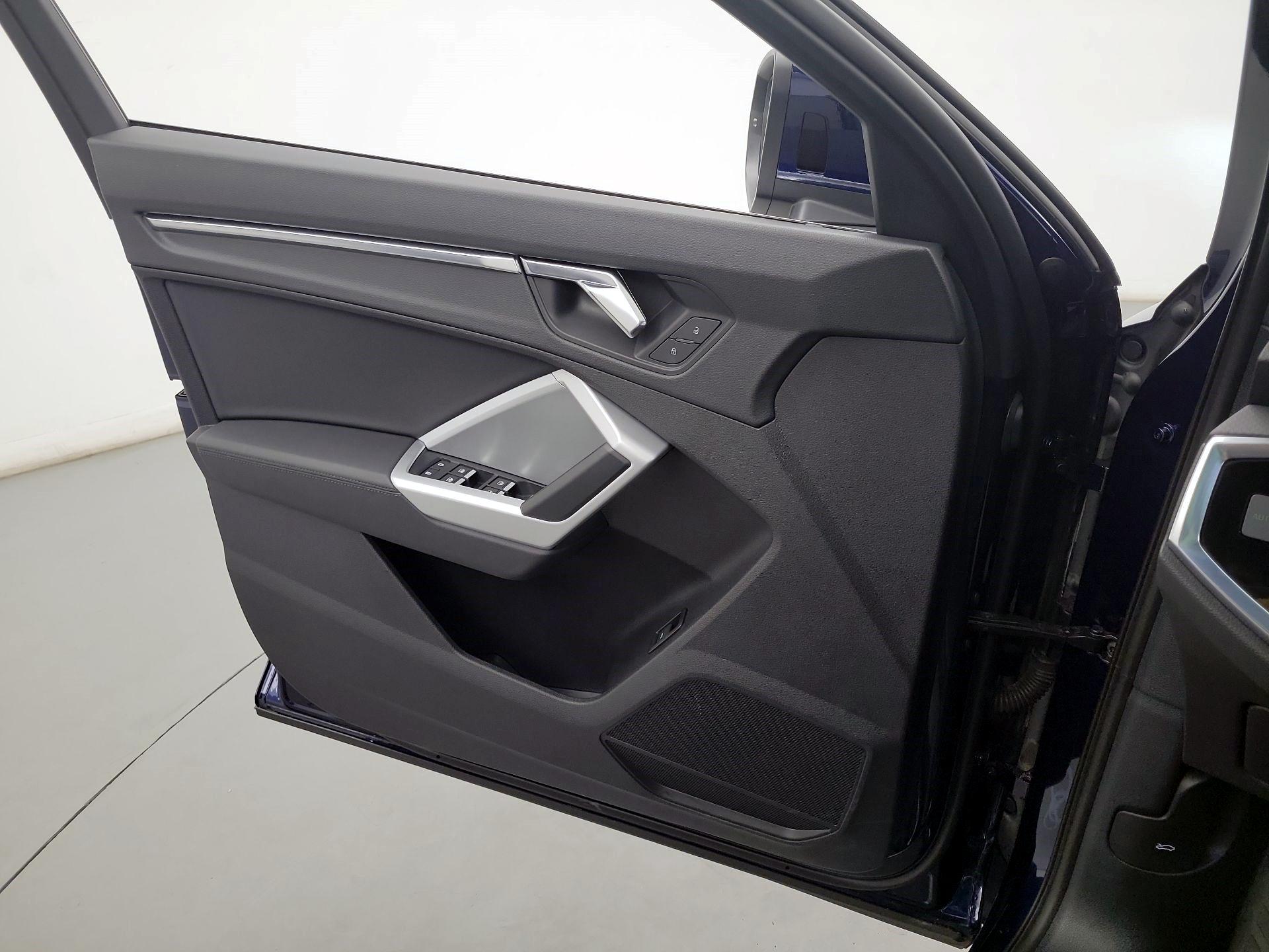 Thumbnail: 2021 Audi Q3 - 10