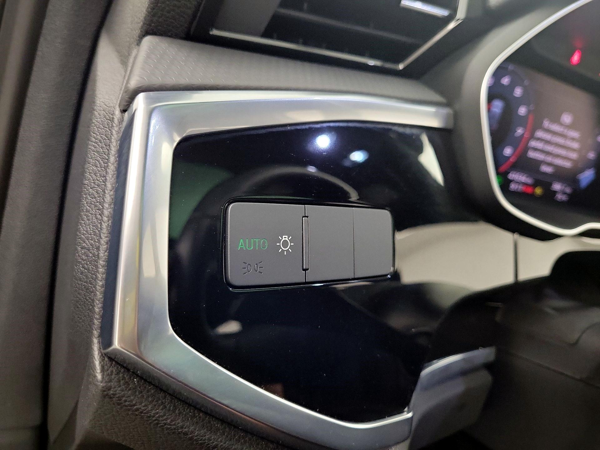 Thumbnail: 2021 Audi Q3 - 11