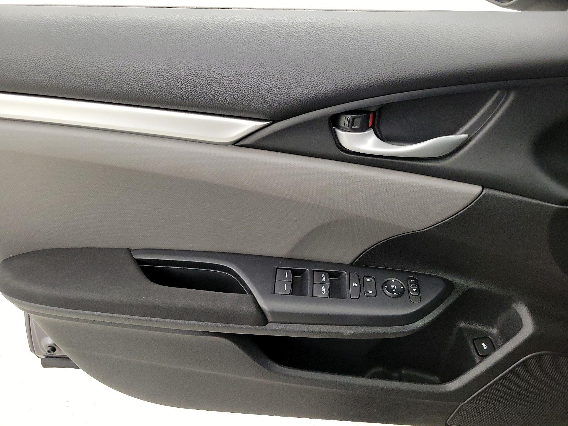 Thumbnail: 2016 Honda Civic - 12