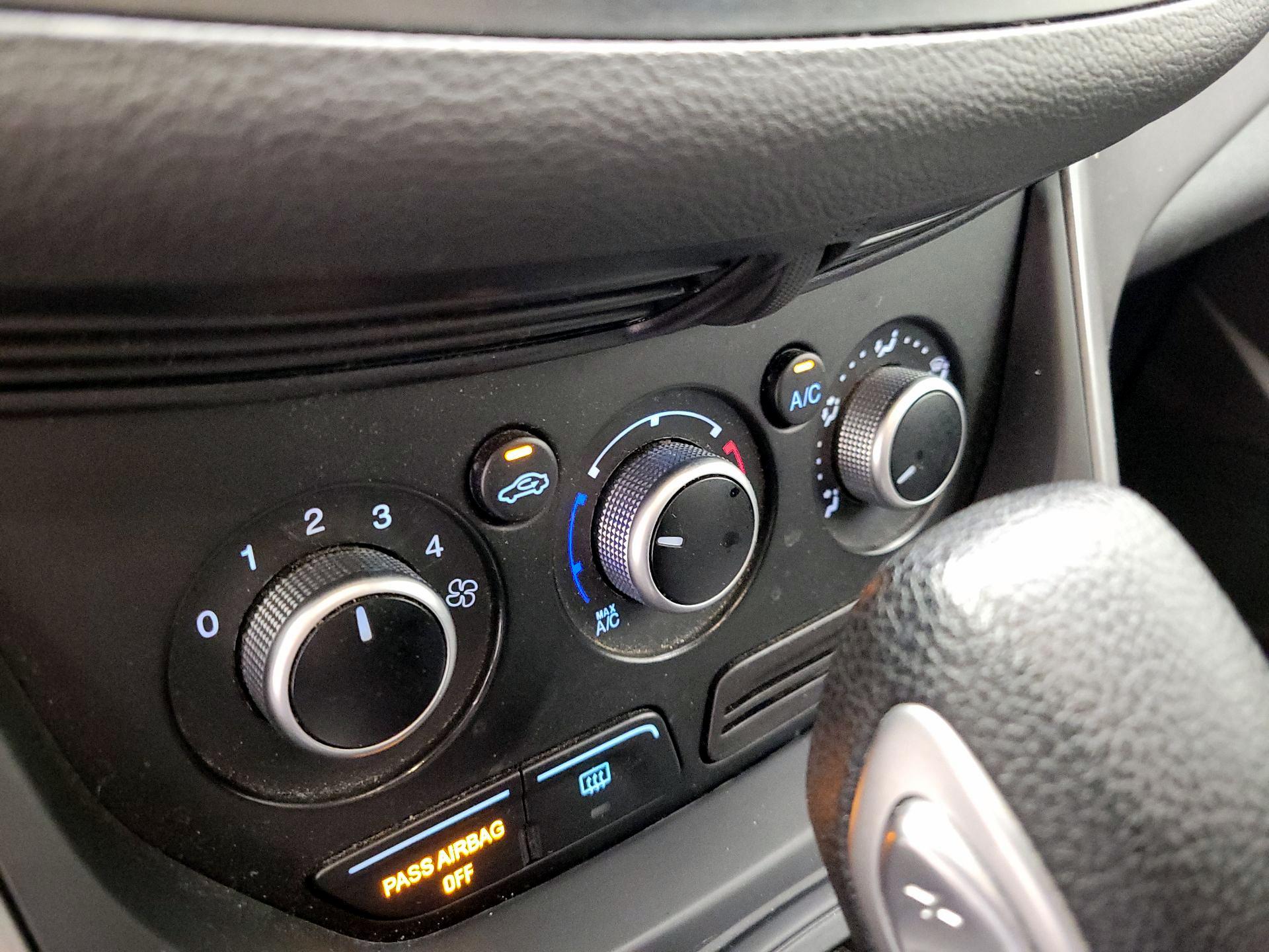 Thumbnail: 2015 Ford Escape - 16
