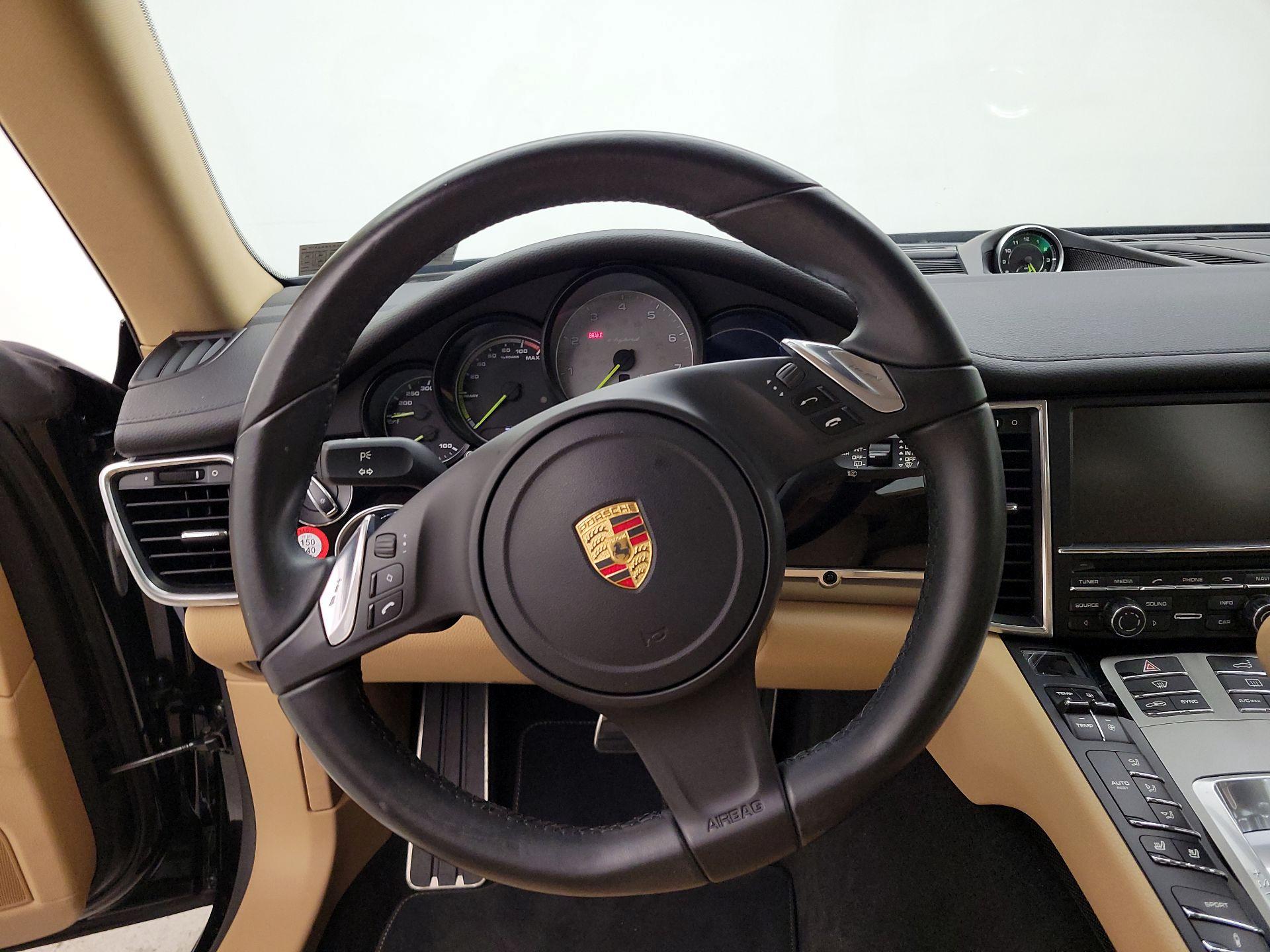 Thumbnail: 2015 Porsche Panamera - 10