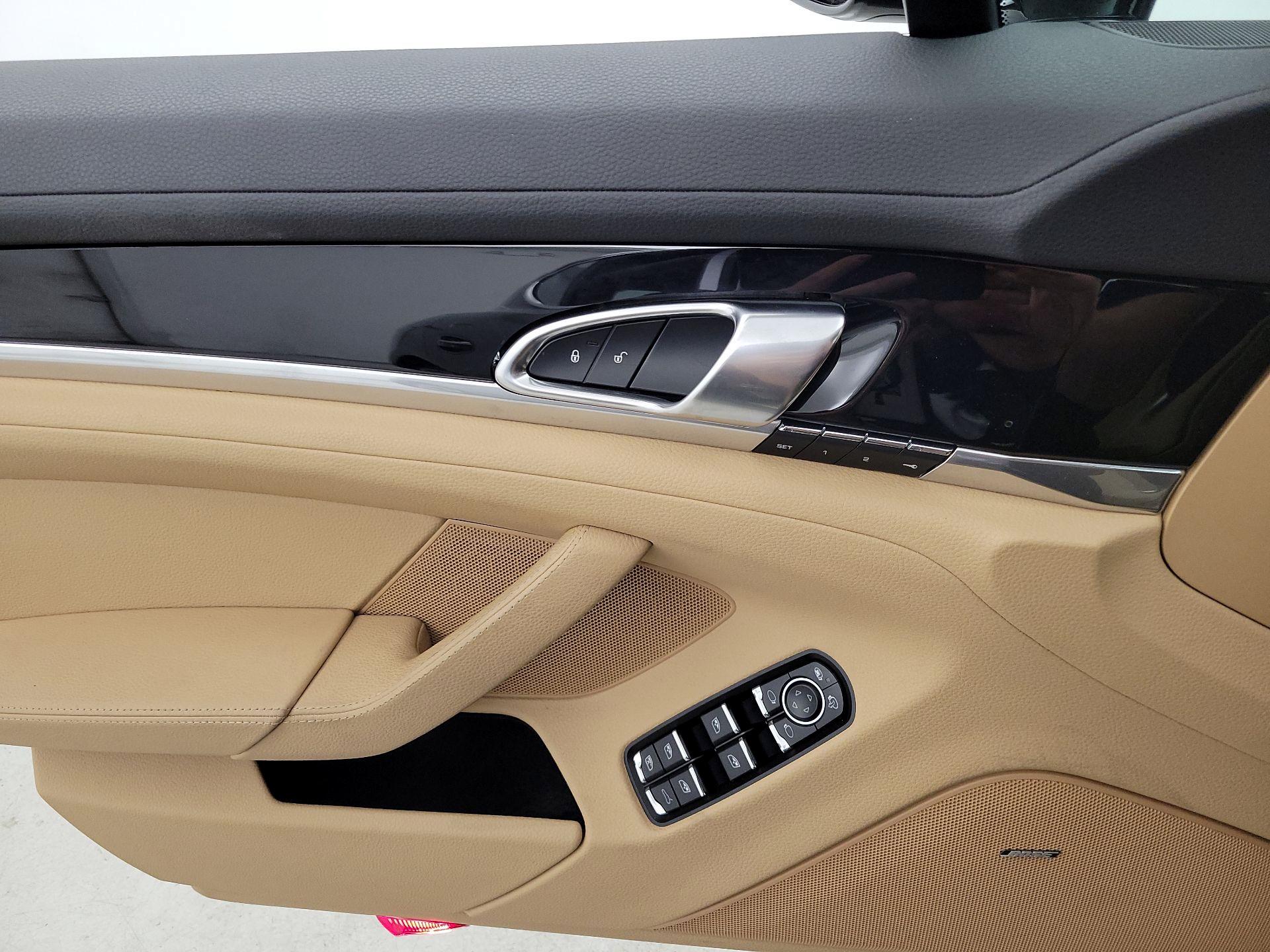 Thumbnail: 2015 Porsche Panamera - 12