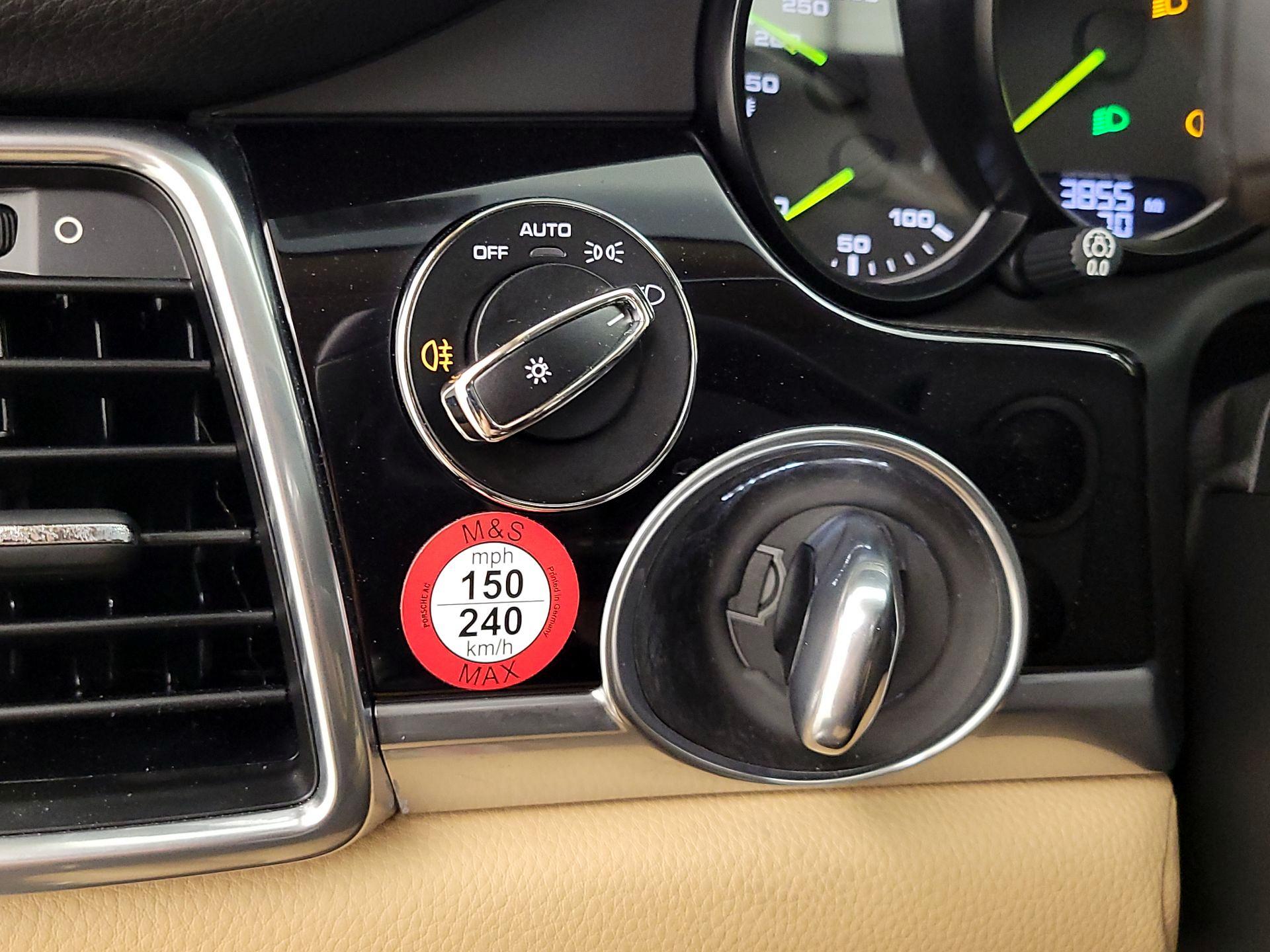 Thumbnail: 2015 Porsche Panamera - 13