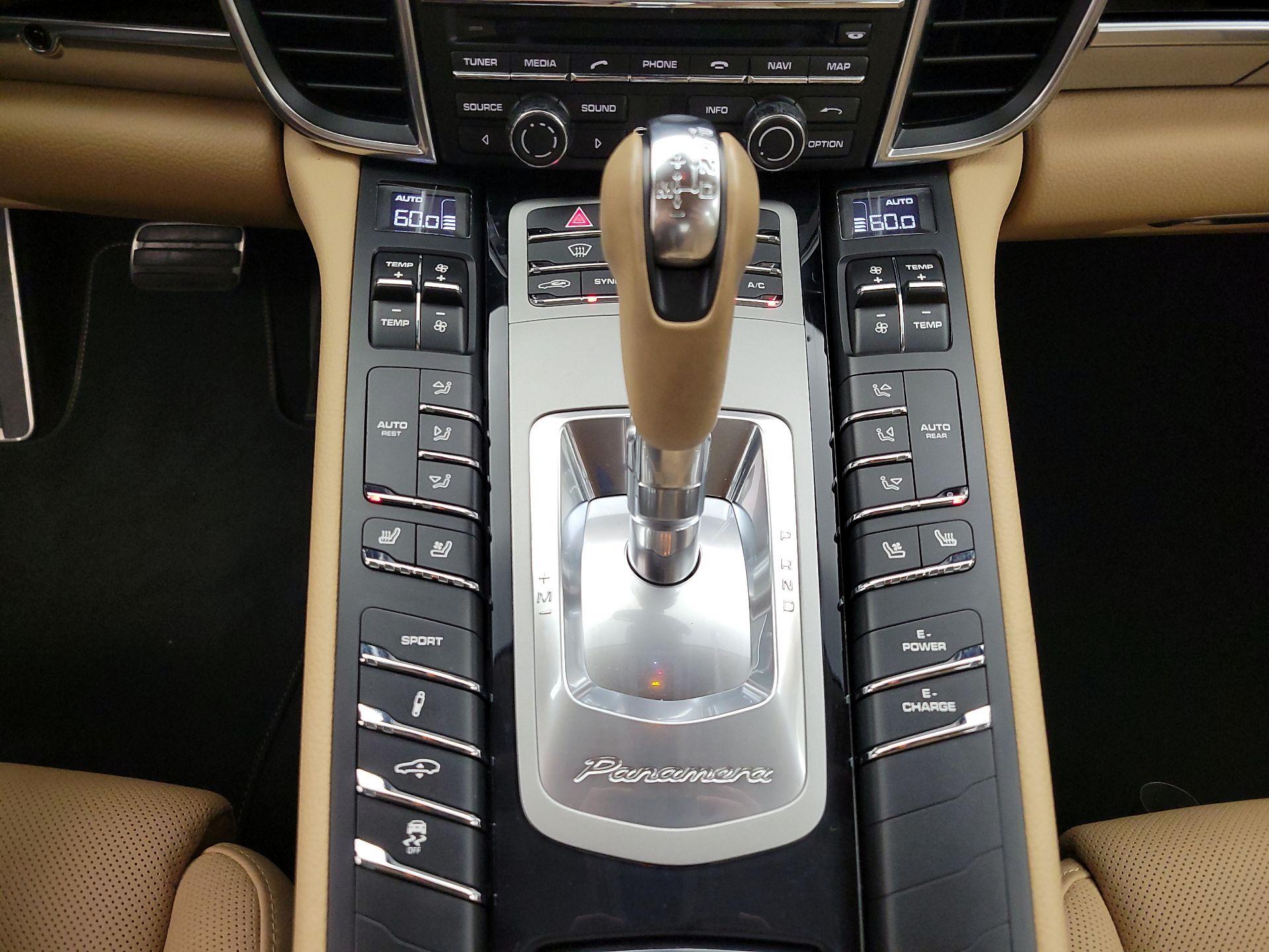 Thumbnail: 2015 Porsche Panamera - 16