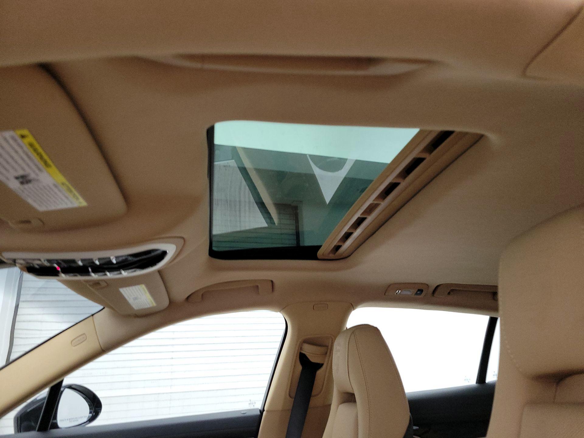 Thumbnail: 2015 Porsche Panamera - 18