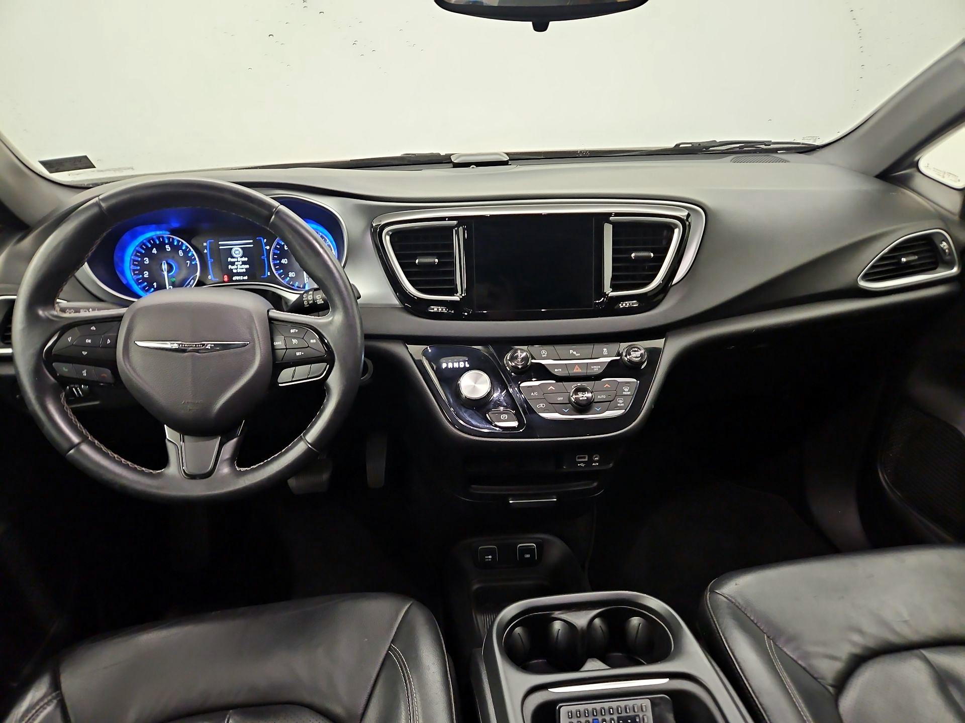 Thumbnail: 2018 Chrysler Pacifica - 9
