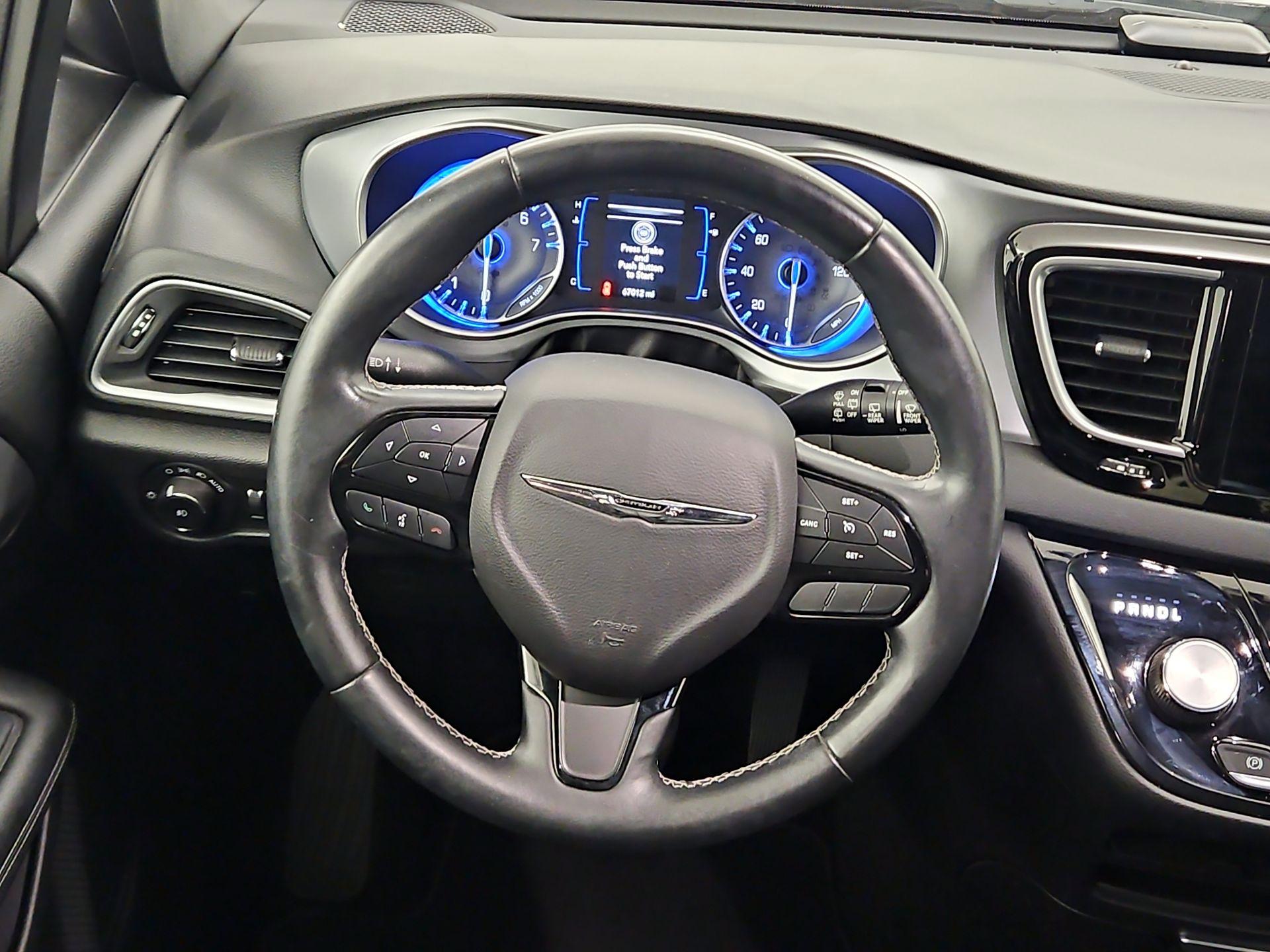 Thumbnail: 2018 Chrysler Pacifica - 10