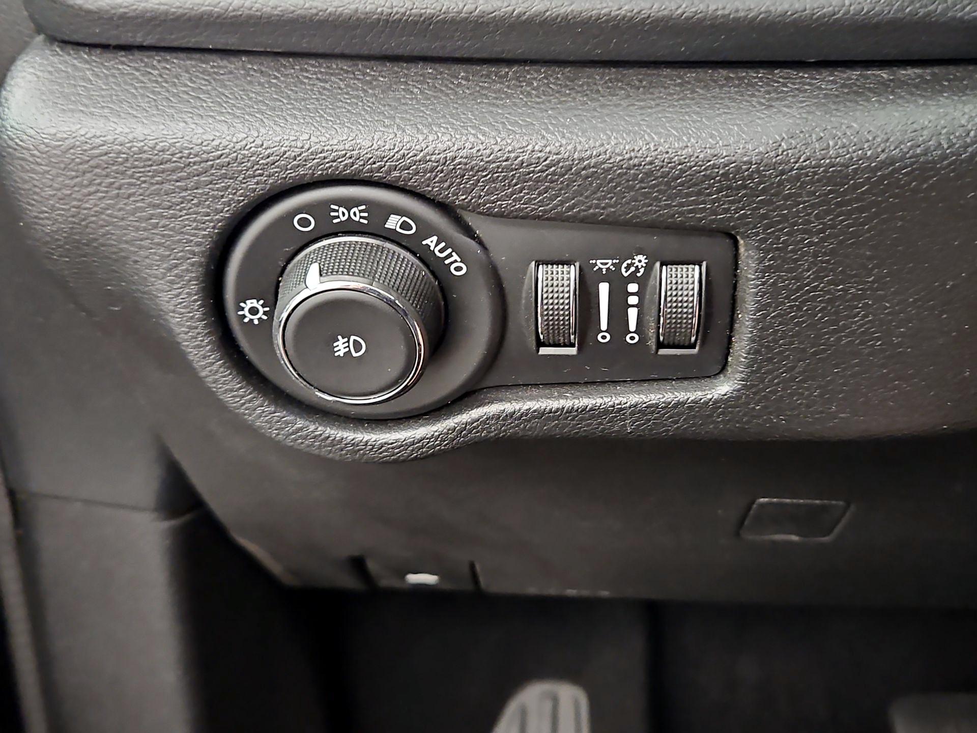 Thumbnail: 2018 Chrysler Pacifica - 13
