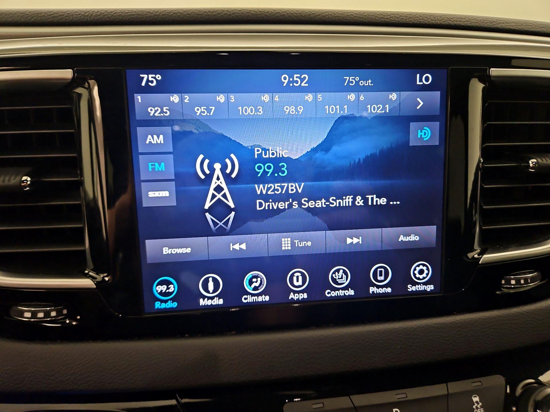 Thumbnail: 2018 Chrysler Pacifica - 15