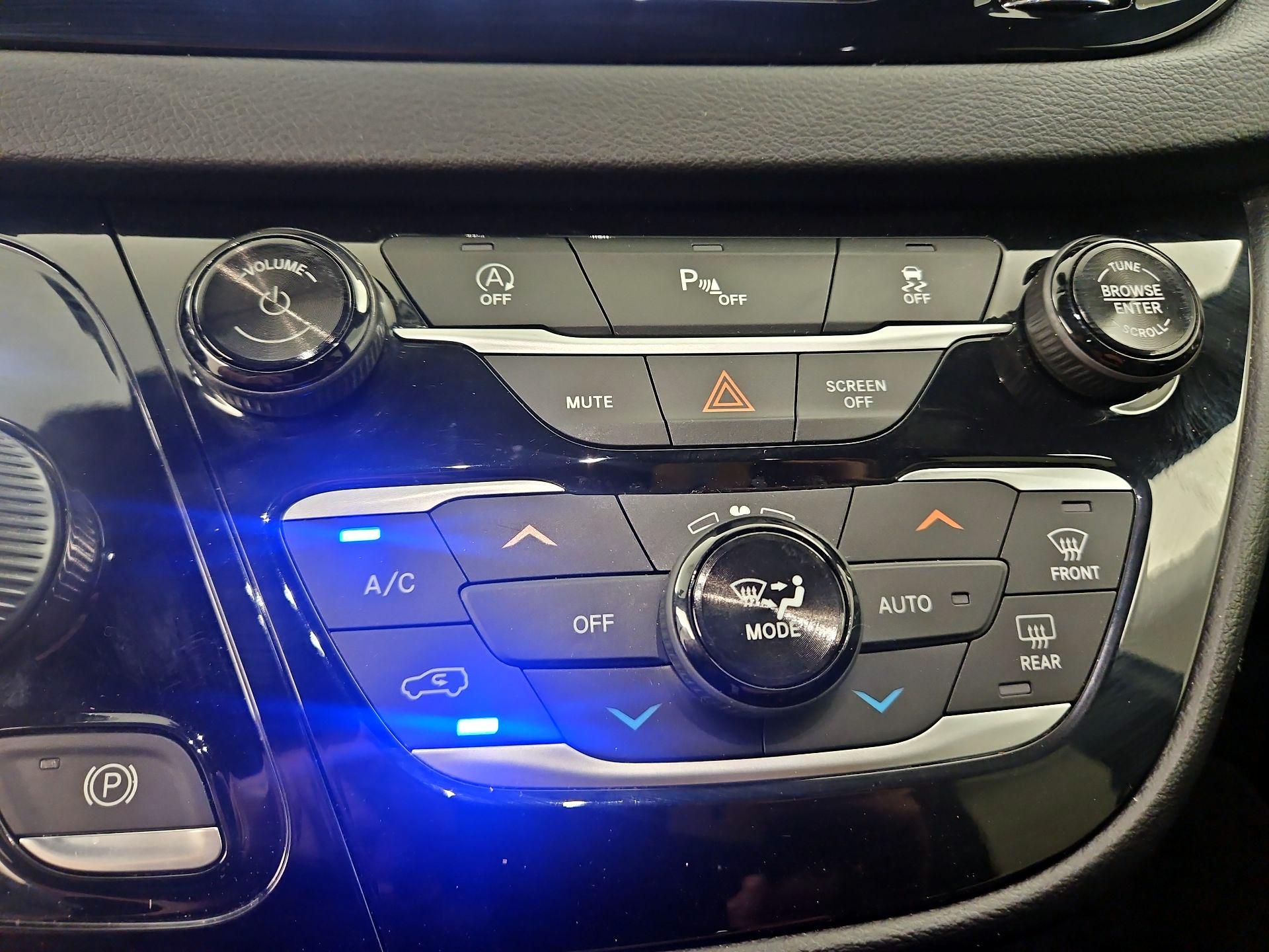 Thumbnail: 2018 Chrysler Pacifica - 16