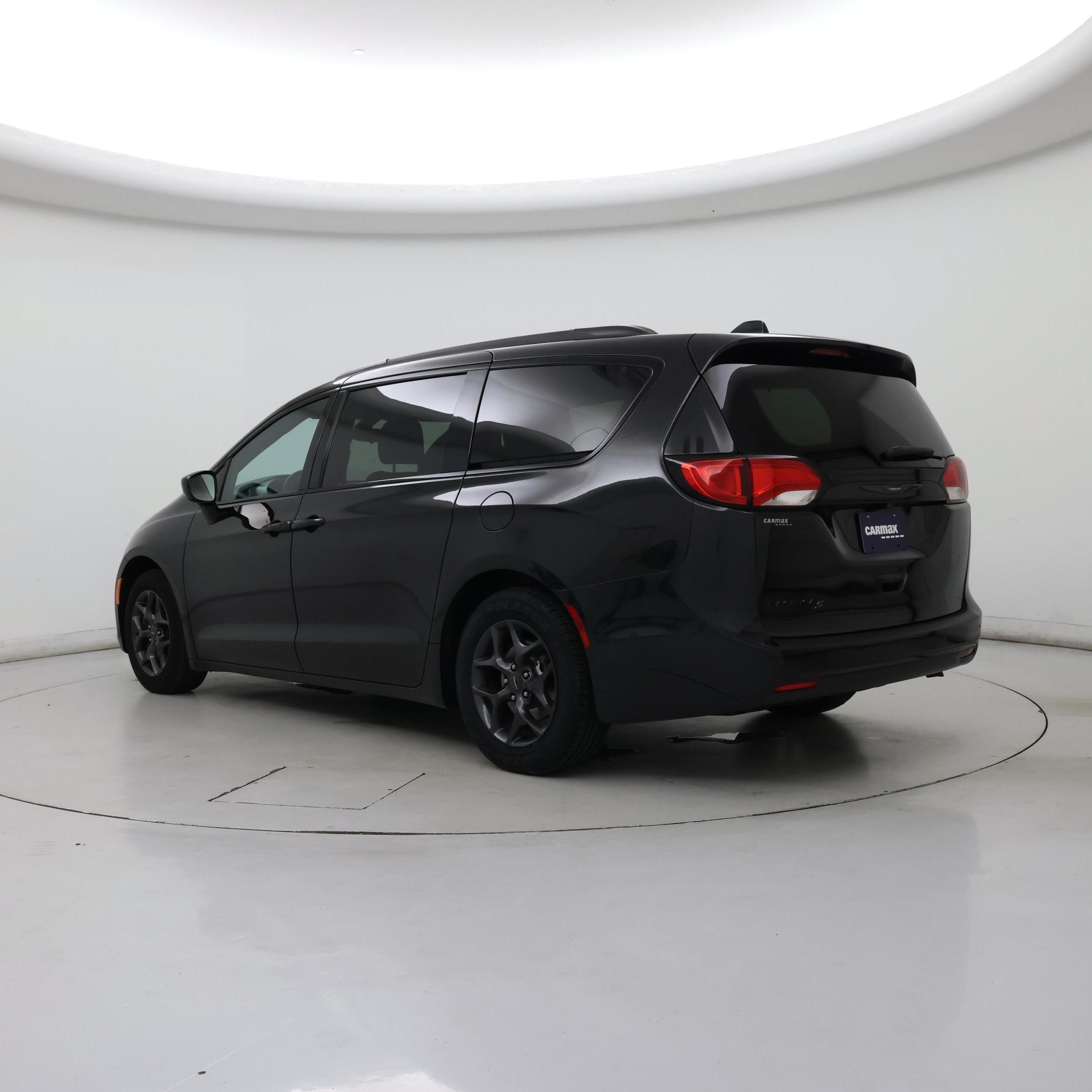 Thumbnail: 2018 Chrysler Pacifica - 2