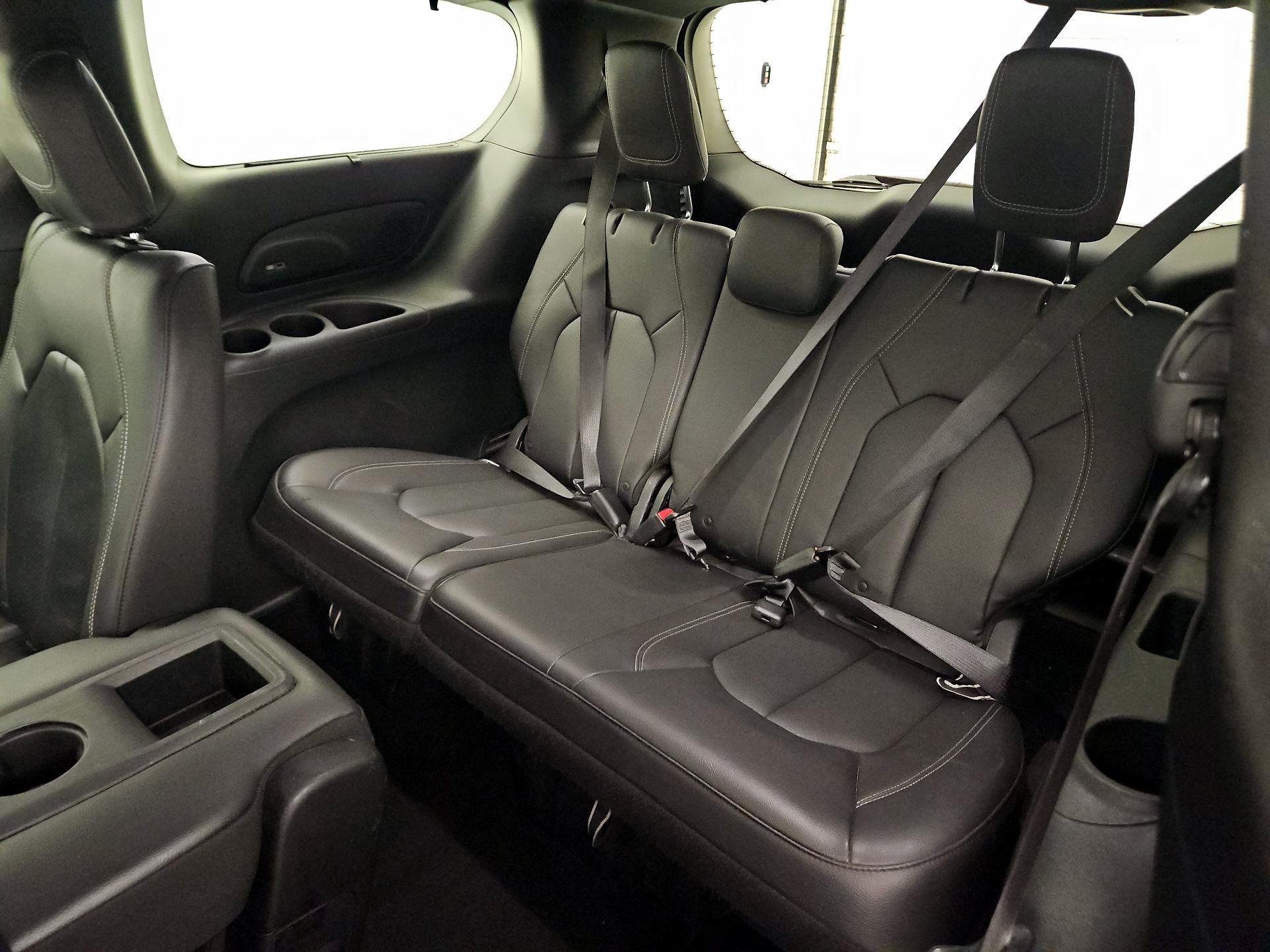 Thumbnail: 2018 Chrysler Pacifica - 20