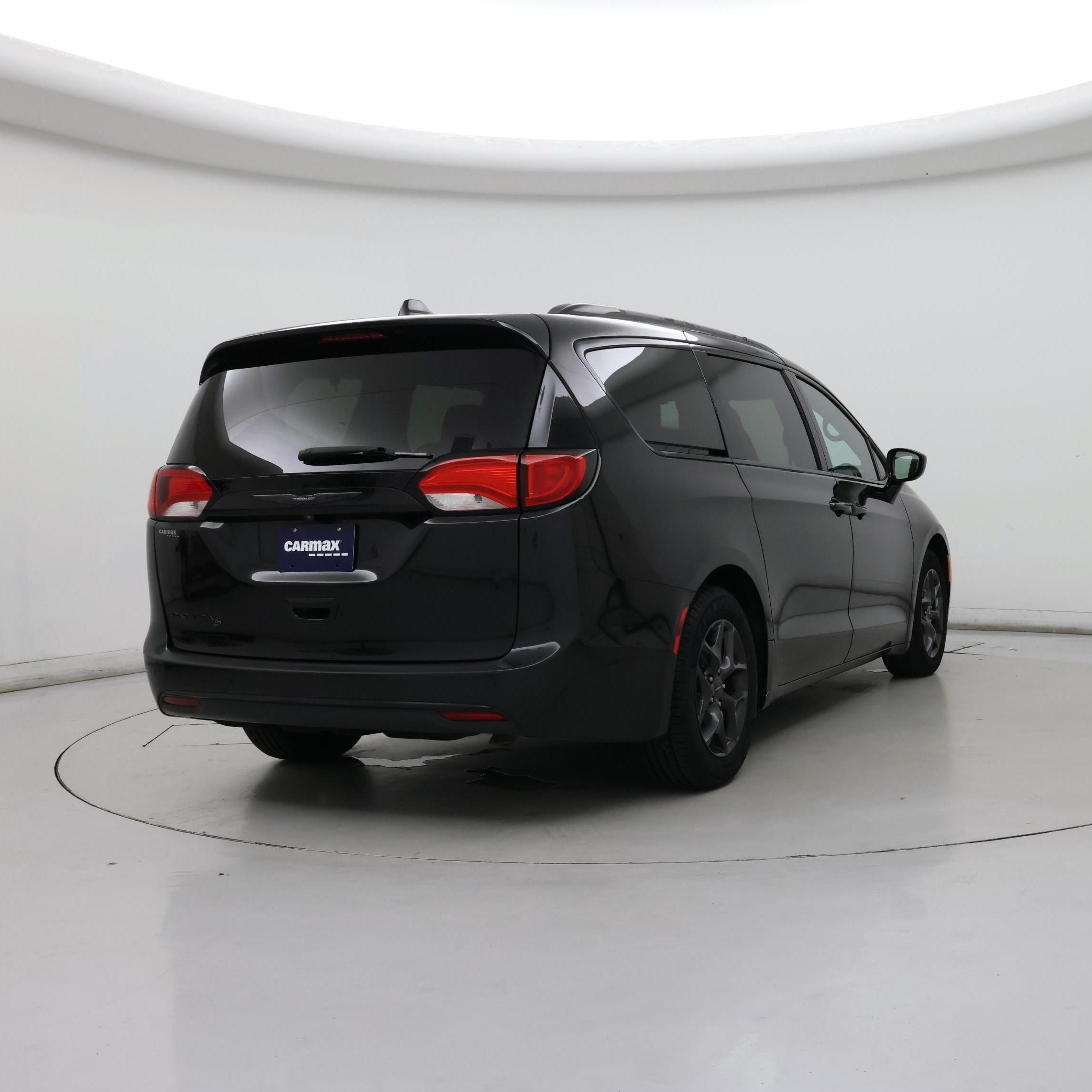 Thumbnail: 2018 Chrysler Pacifica - 8