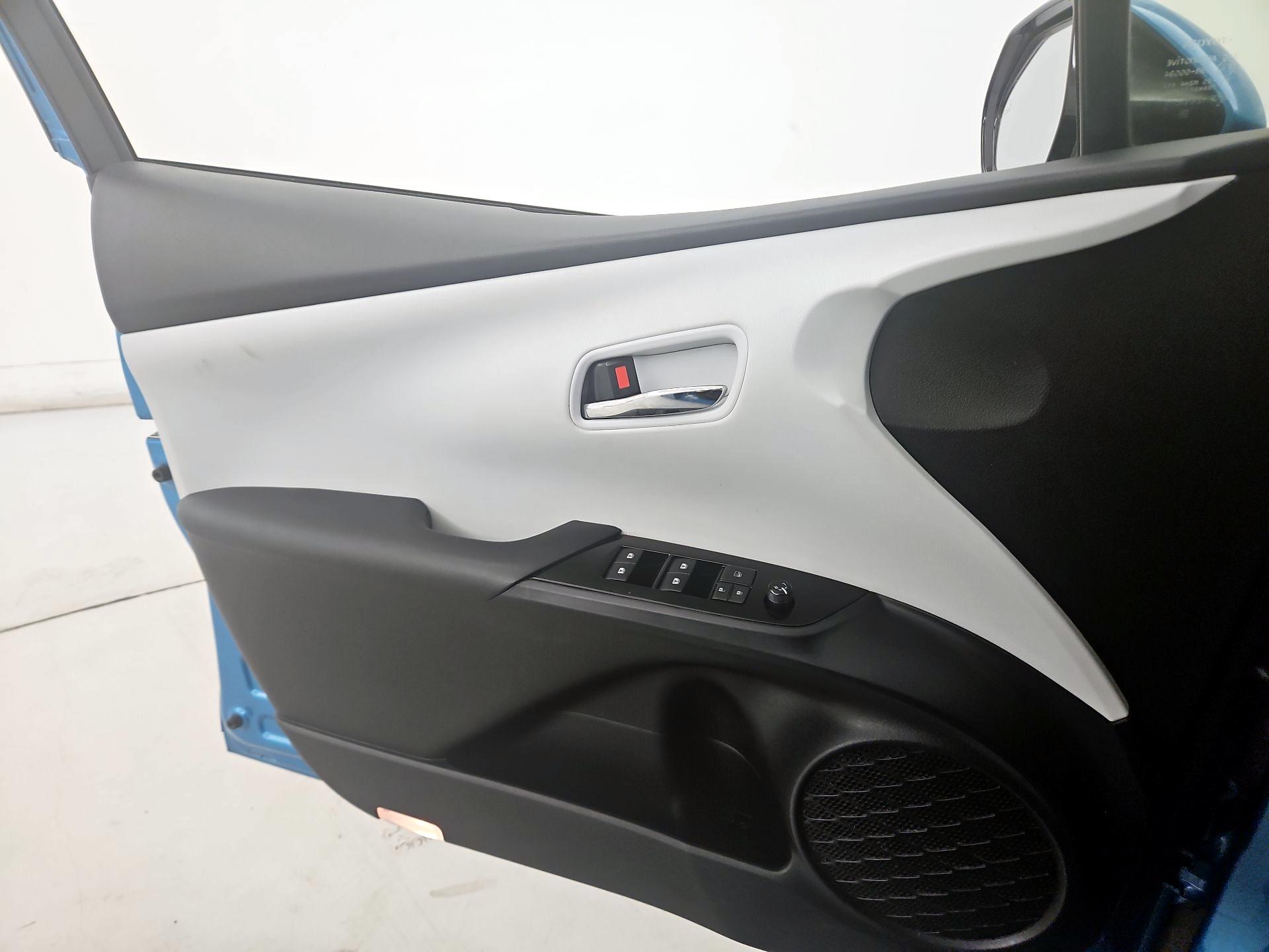 Thumbnail: 2018 Toyota Prius Prime - 12