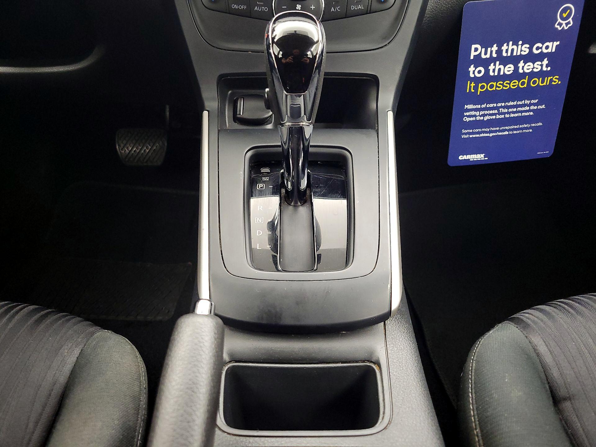 Thumbnail: 2019 Nissan Sentra - 17