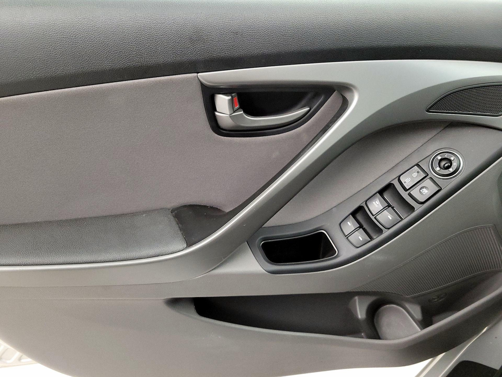 Thumbnail: 2016 Hyundai Elantra - 12