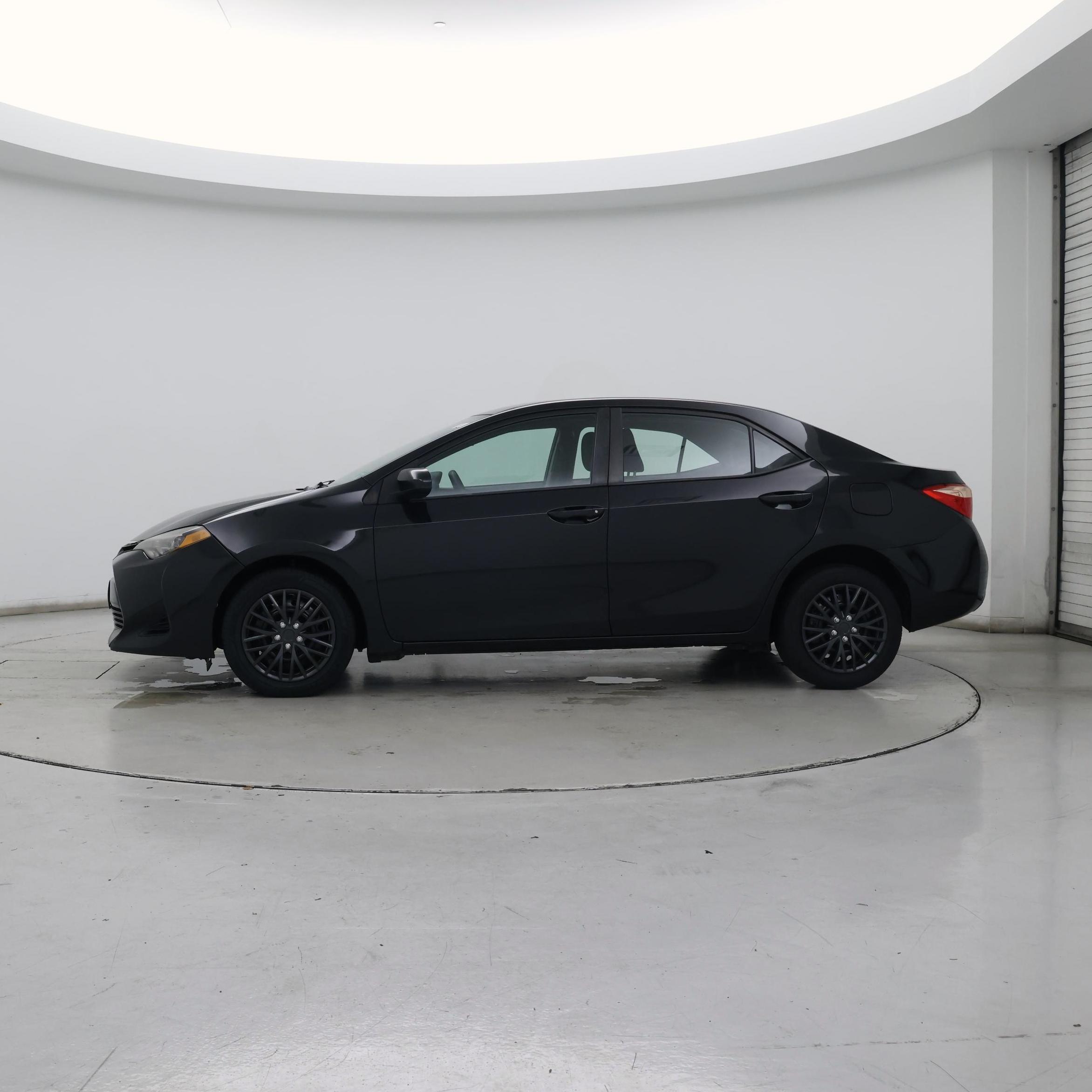 Thumbnail: 2018 Toyota Corolla - 3