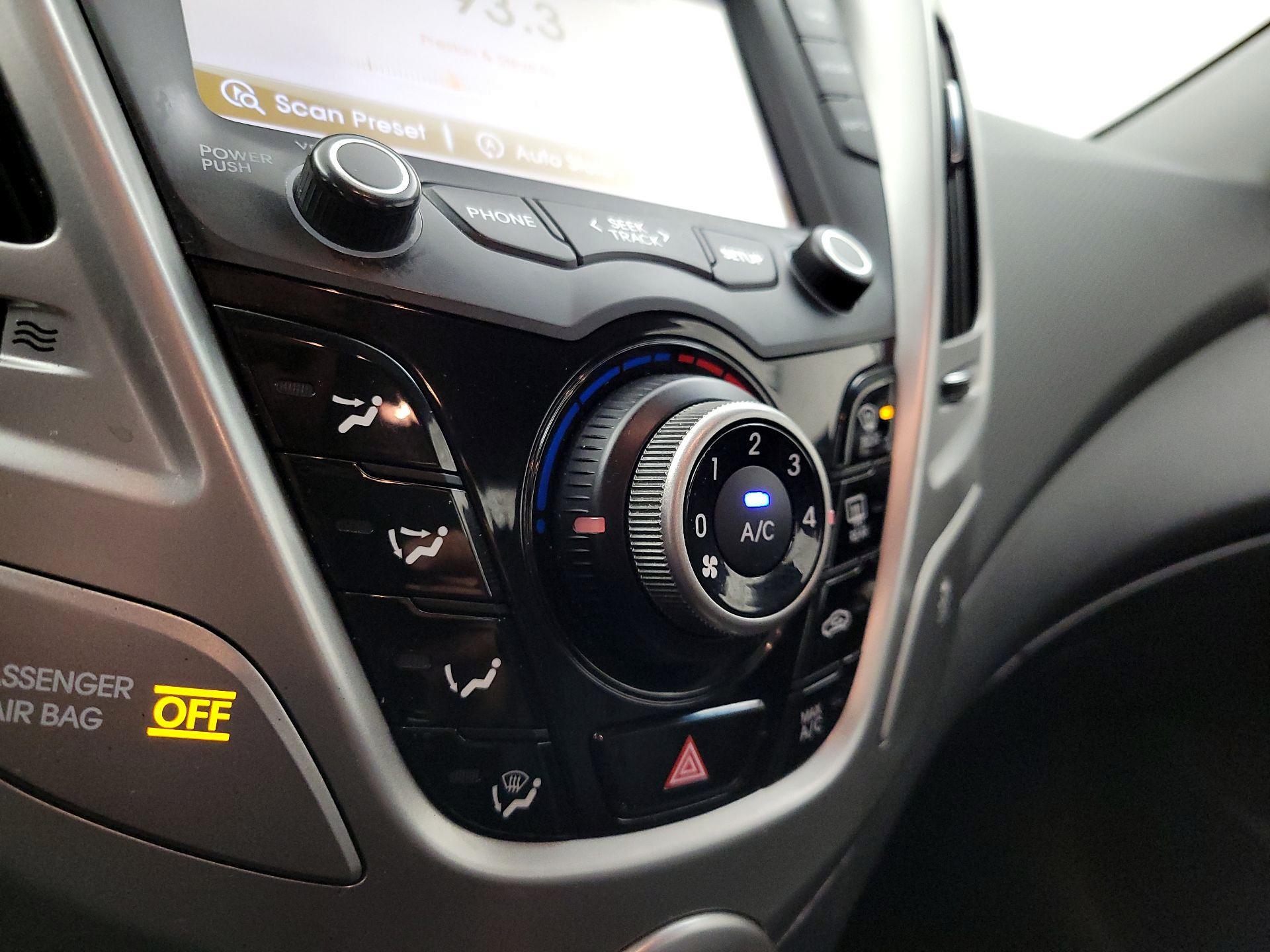 Thumbnail: 2014 Hyundai Veloster - 16