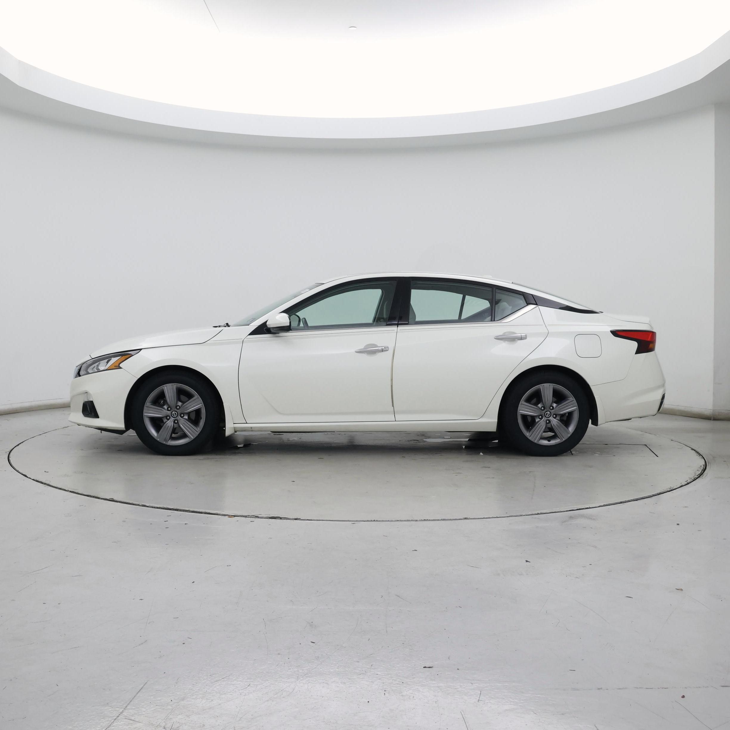 Thumbnail: 2019 Nissan Altima - 3