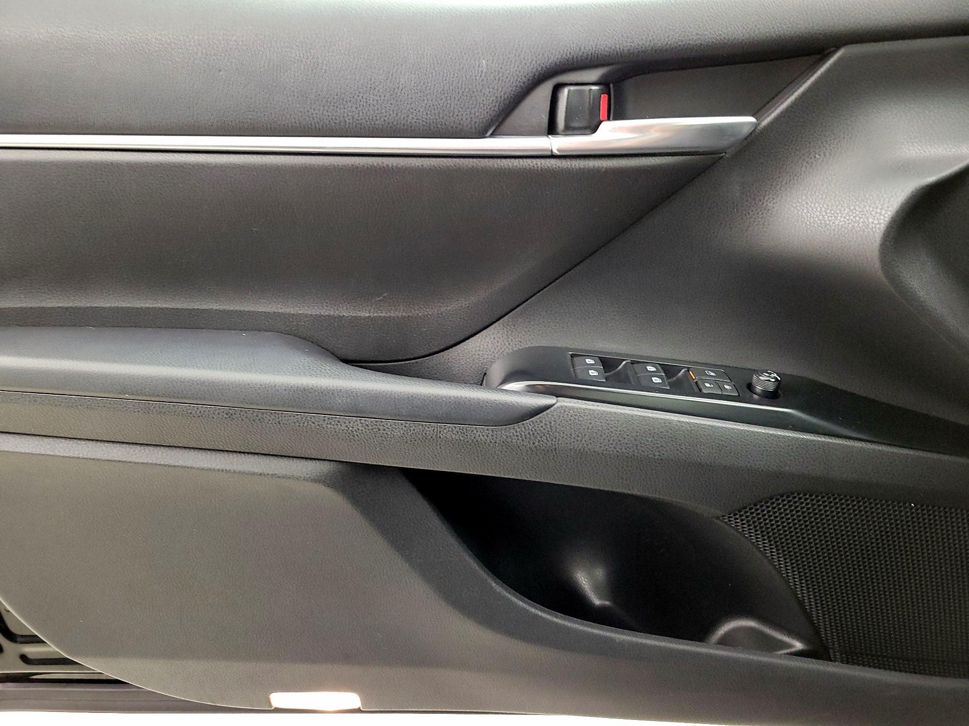 Thumbnail: 2019 Toyota Camry - 12