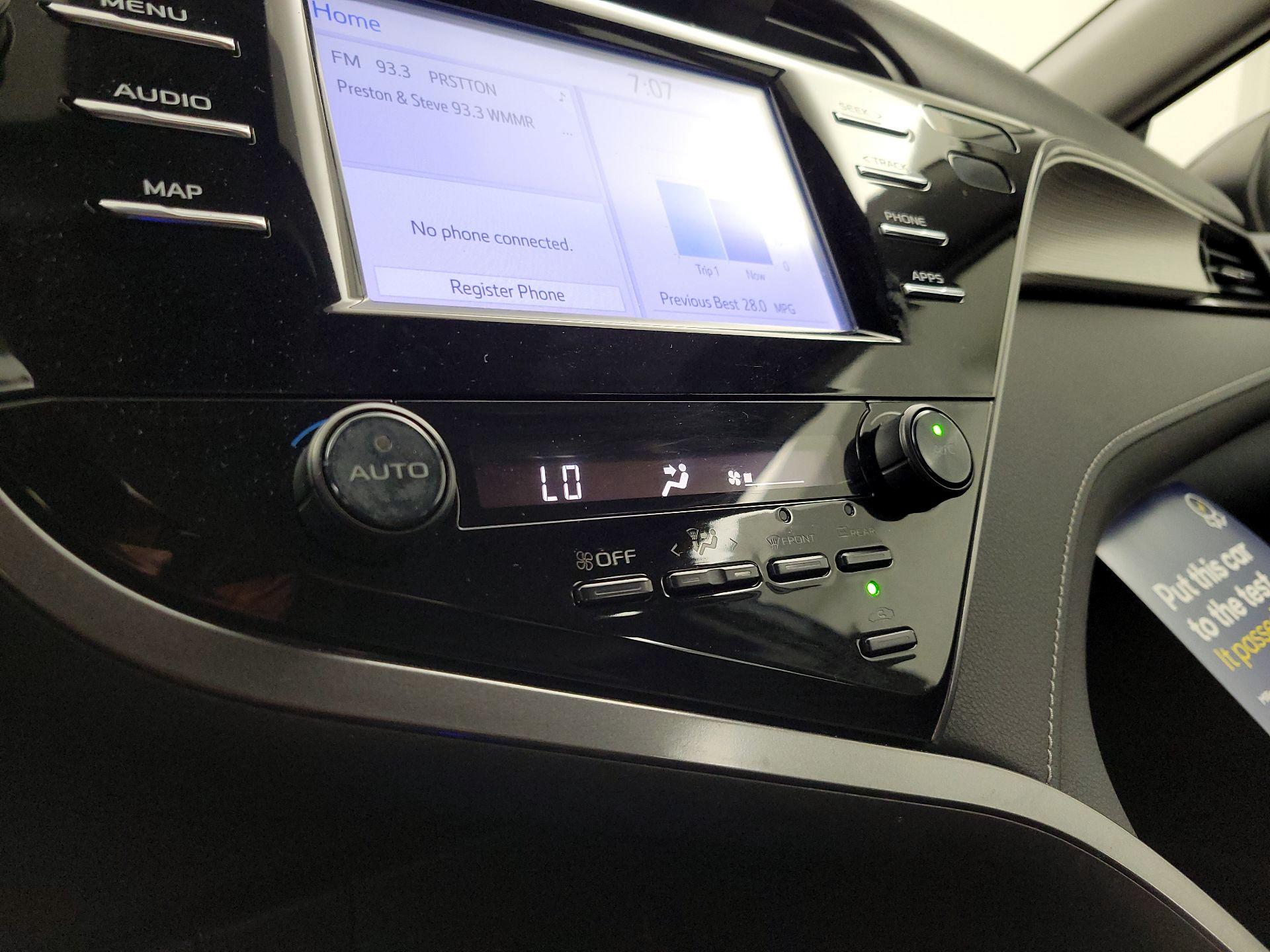 Thumbnail: 2019 Toyota Camry - 16