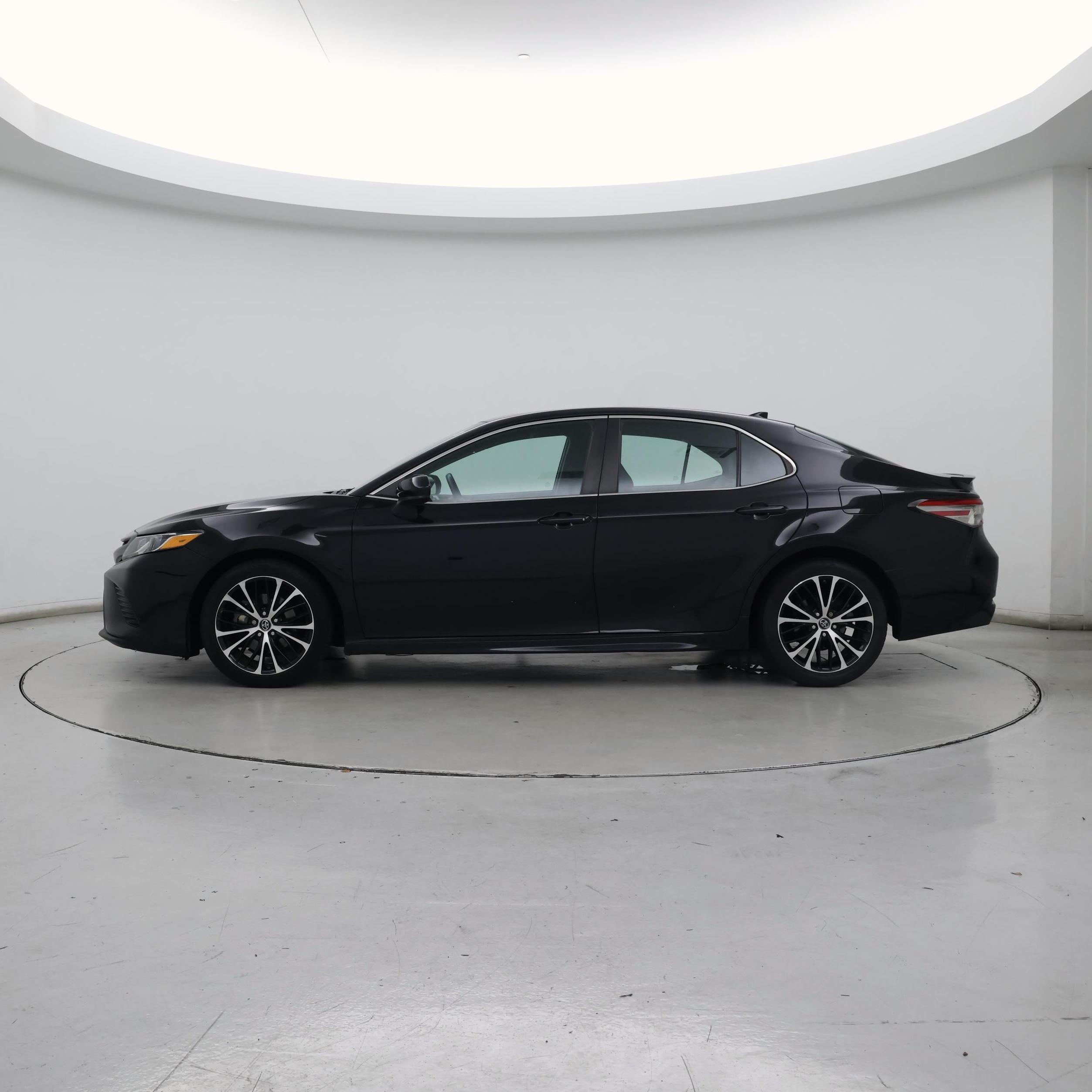 Thumbnail: 2019 Toyota Camry - 3