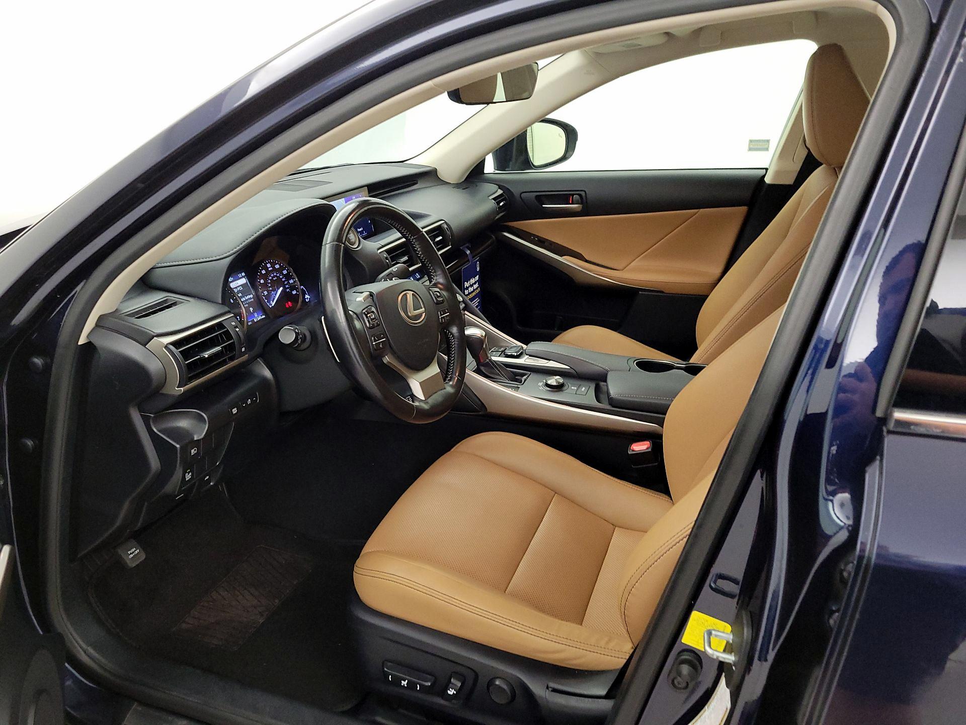 Thumbnail: 2017 Lexus IS - 11