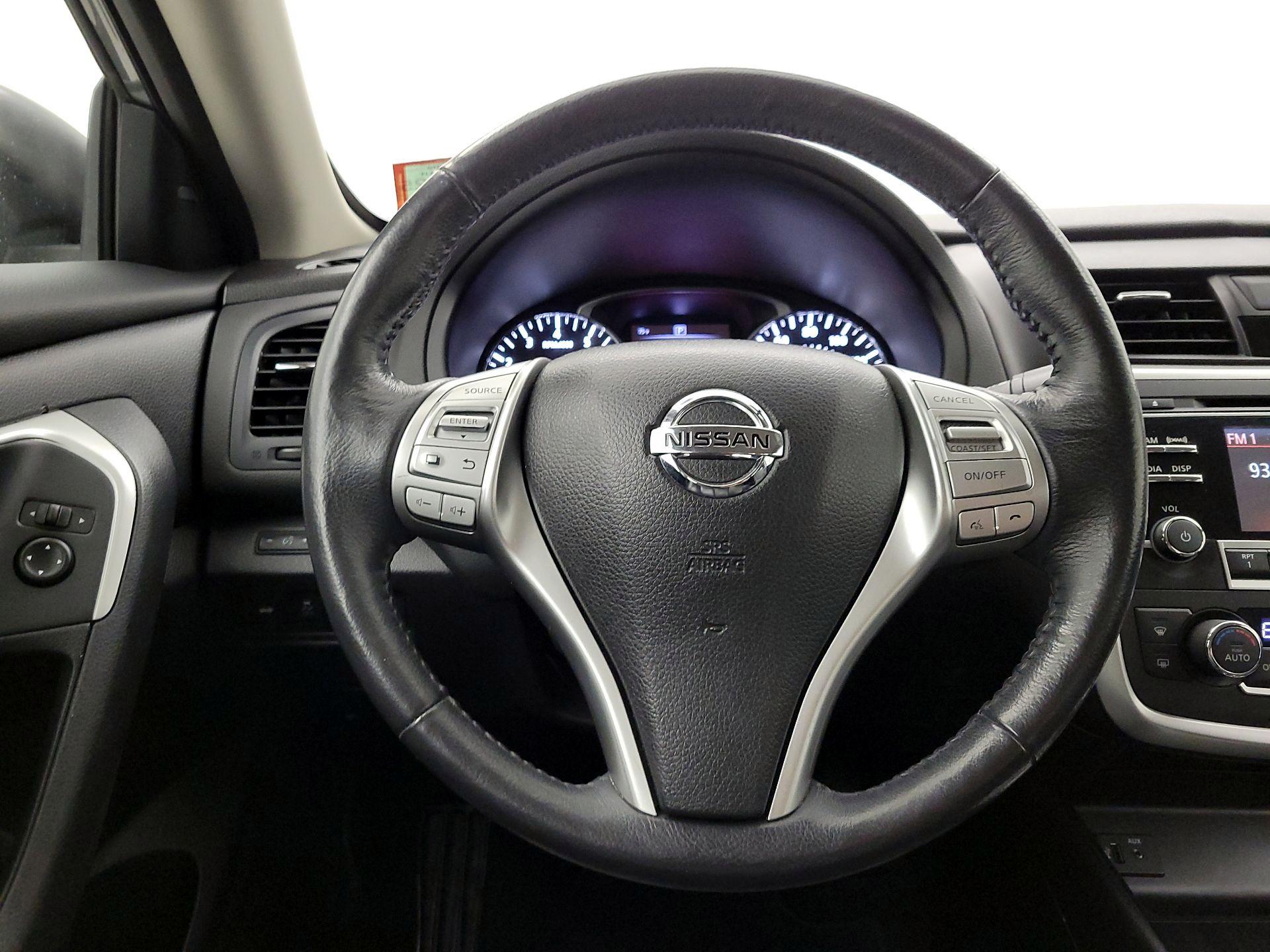 Thumbnail: 2016 Nissan Altima - 10