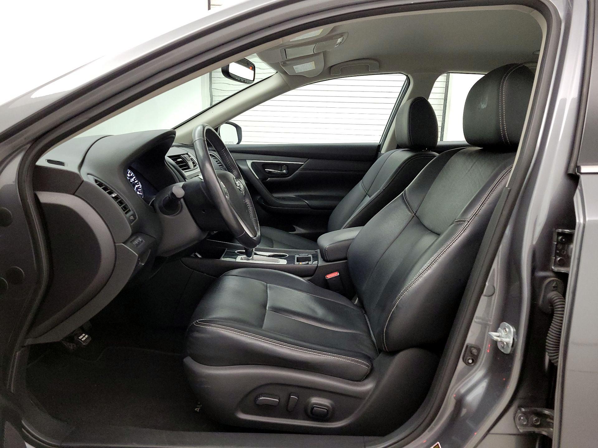 Thumbnail: 2016 Nissan Altima - 11
