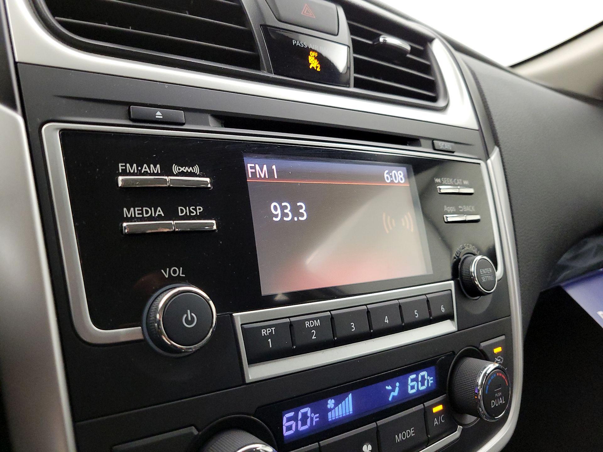 Thumbnail: 2016 Nissan Altima - 15