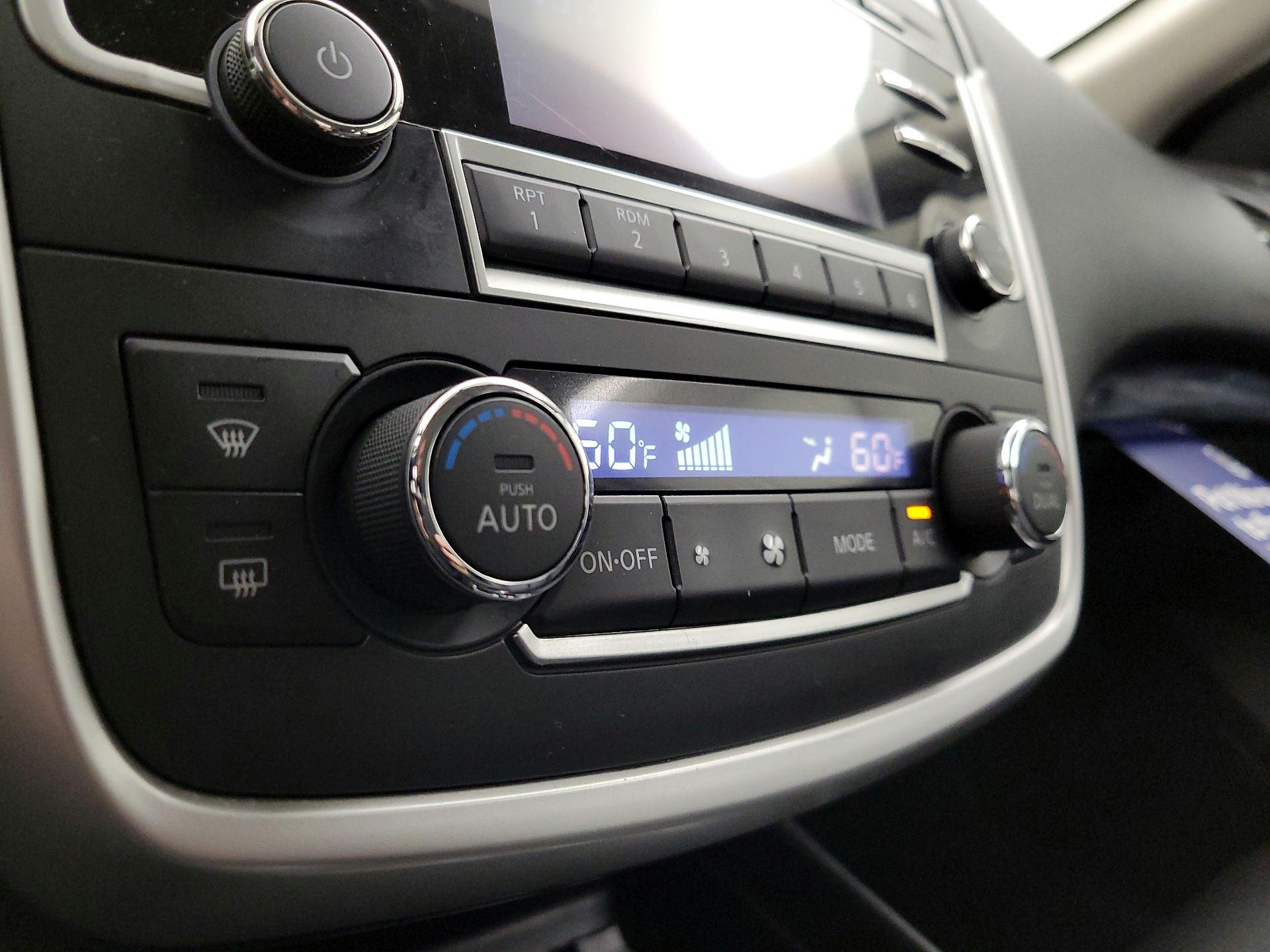 Thumbnail: 2016 Nissan Altima - 16