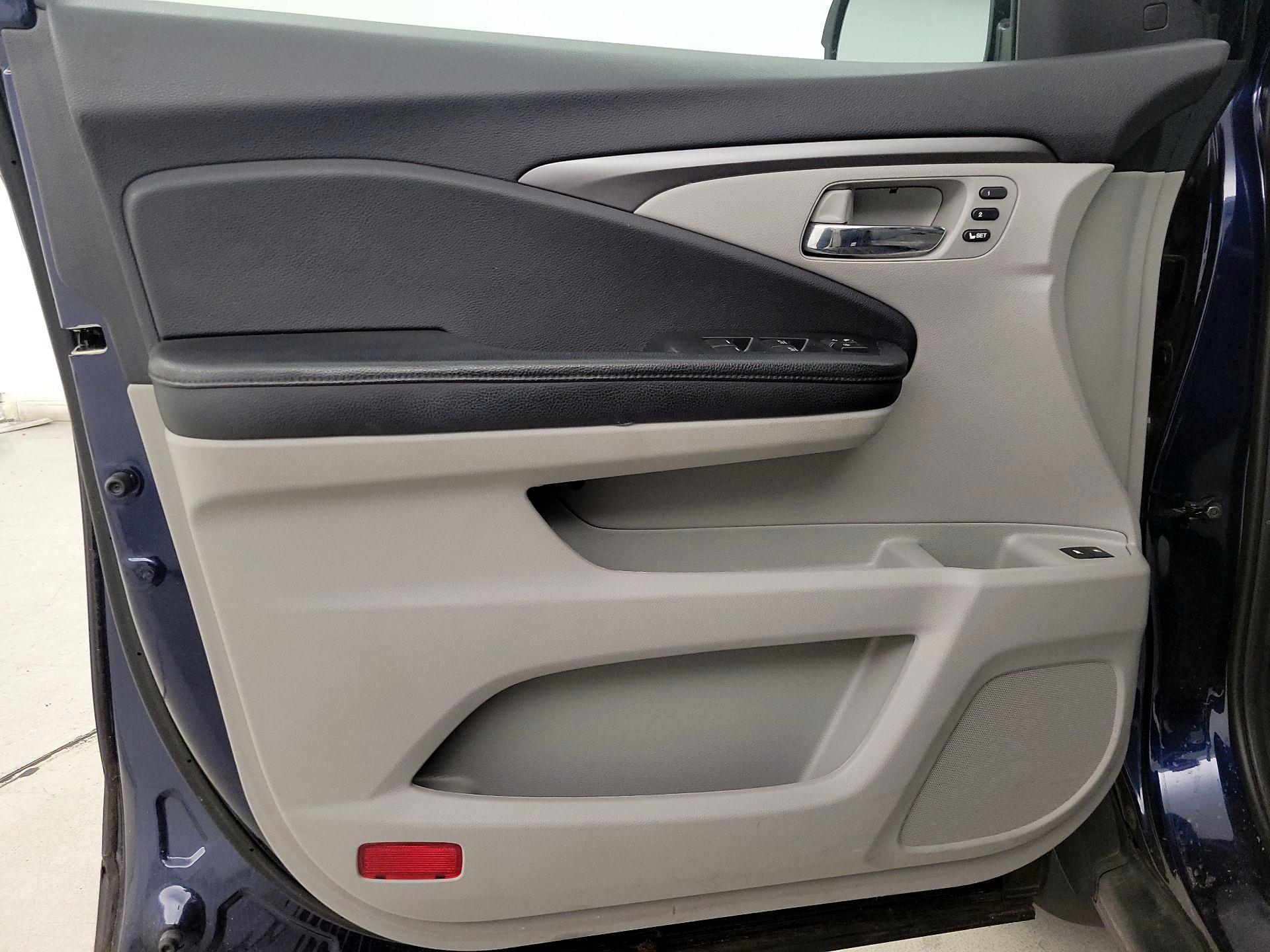 Thumbnail: 2019 Honda Pilot - 12