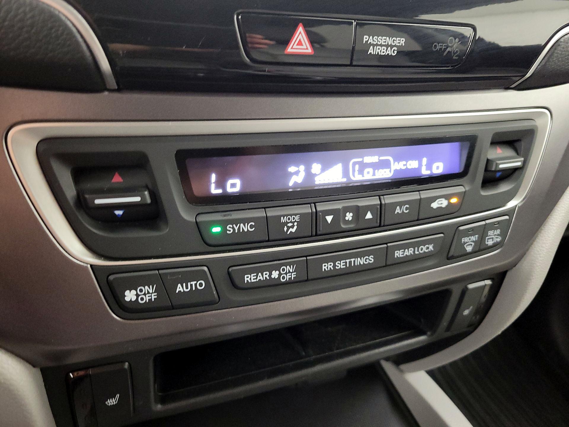 Thumbnail: 2019 Honda Pilot - 16