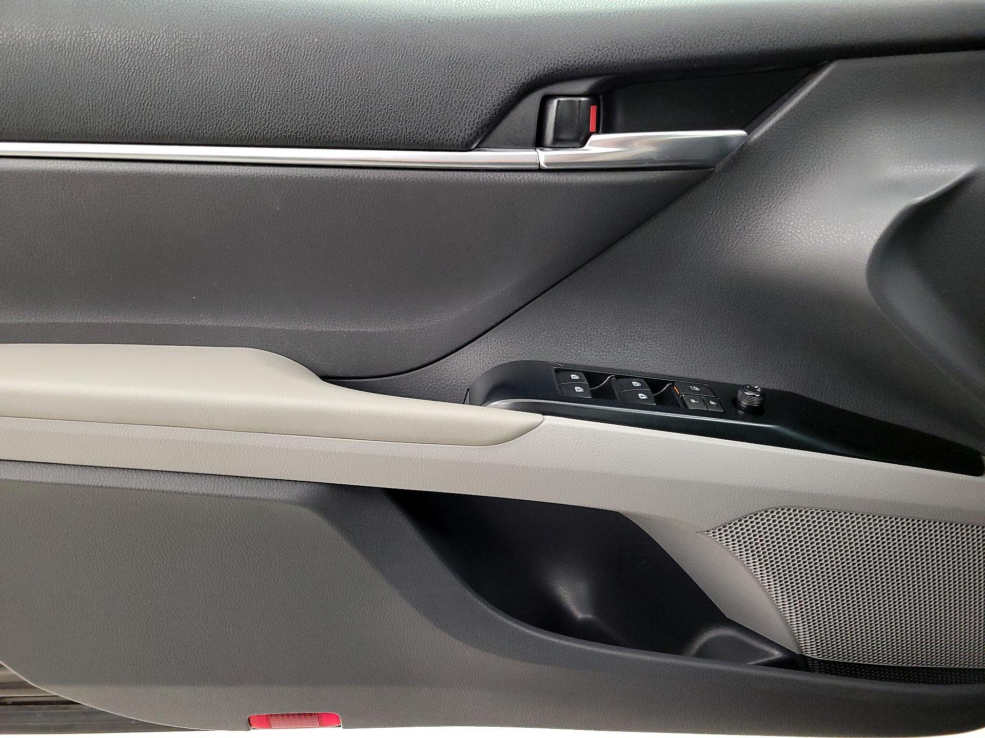 Thumbnail: 2020 Toyota Camry - 12