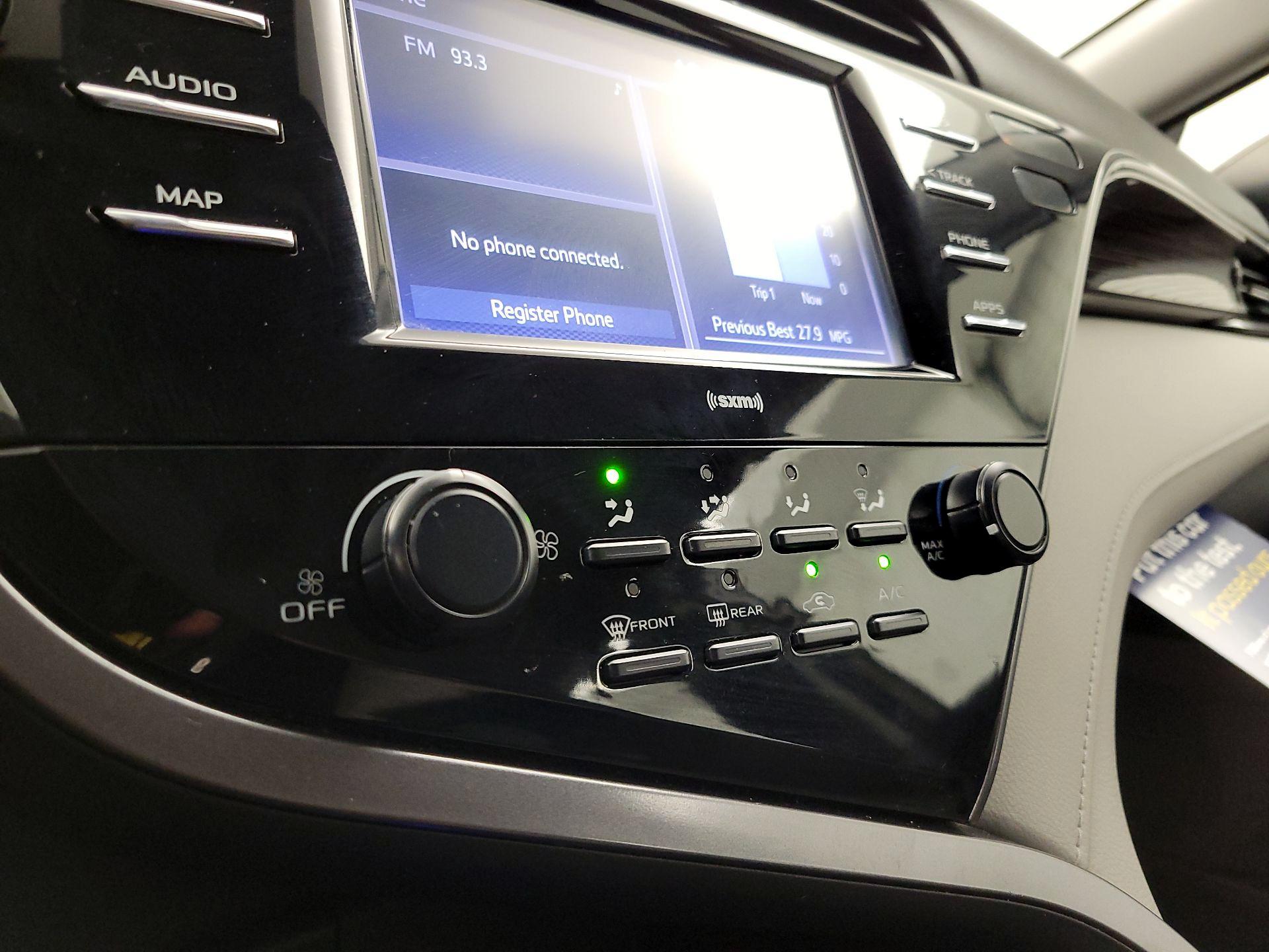 Thumbnail: 2020 Toyota Camry - 16