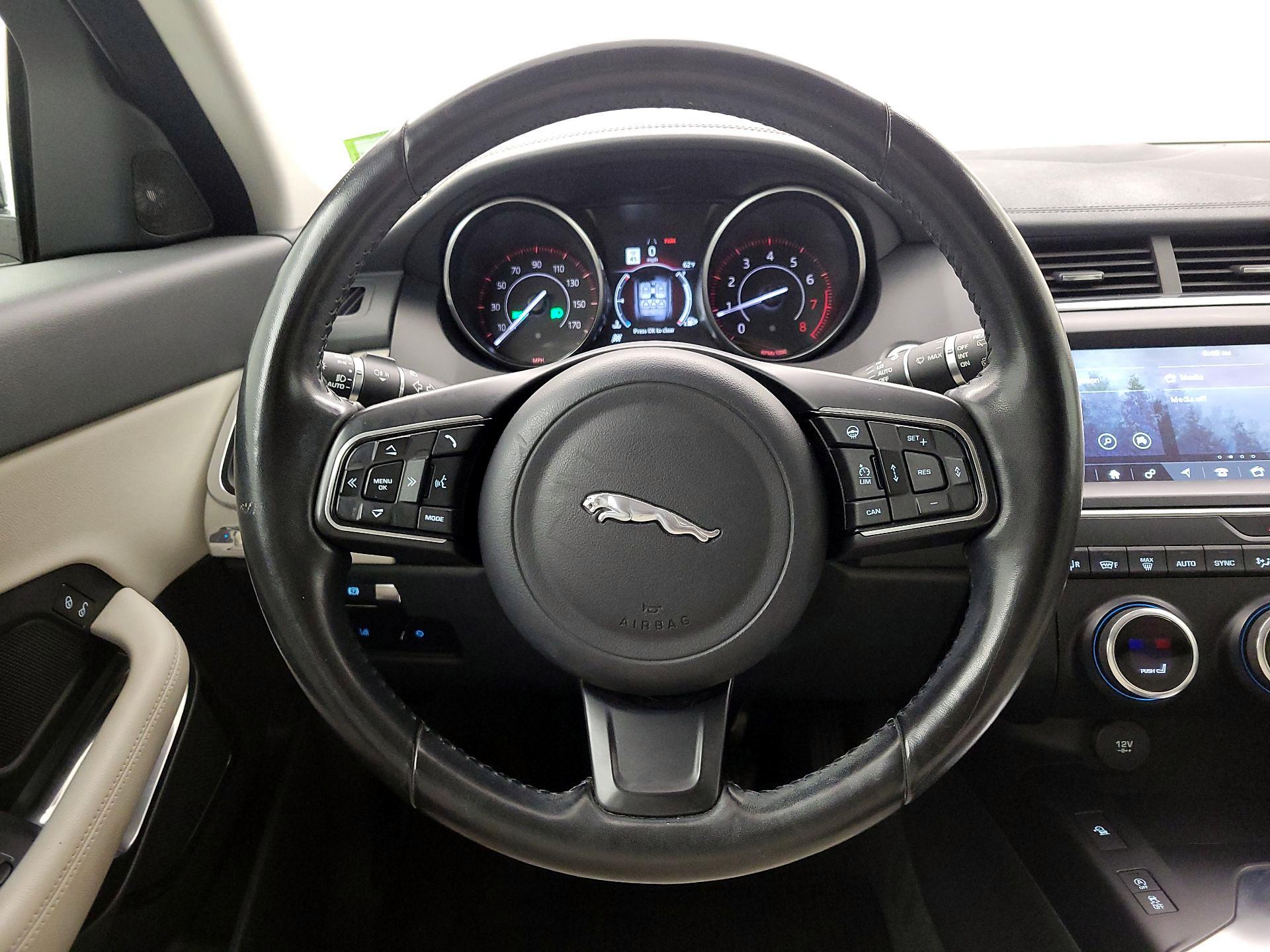 Thumbnail: 2018 Jaguar E-Pace - 10
