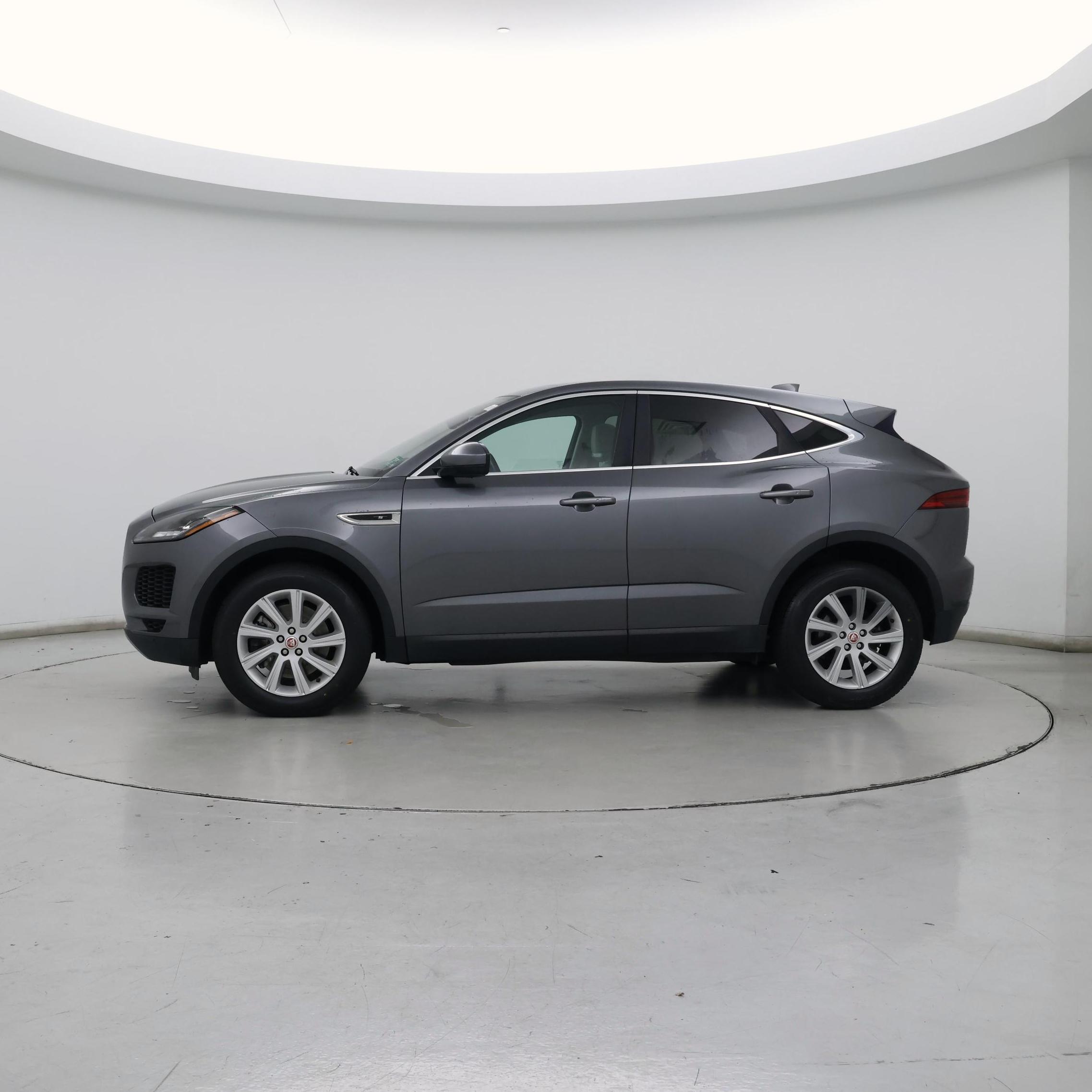 Thumbnail: 2018 Jaguar E-Pace - 3