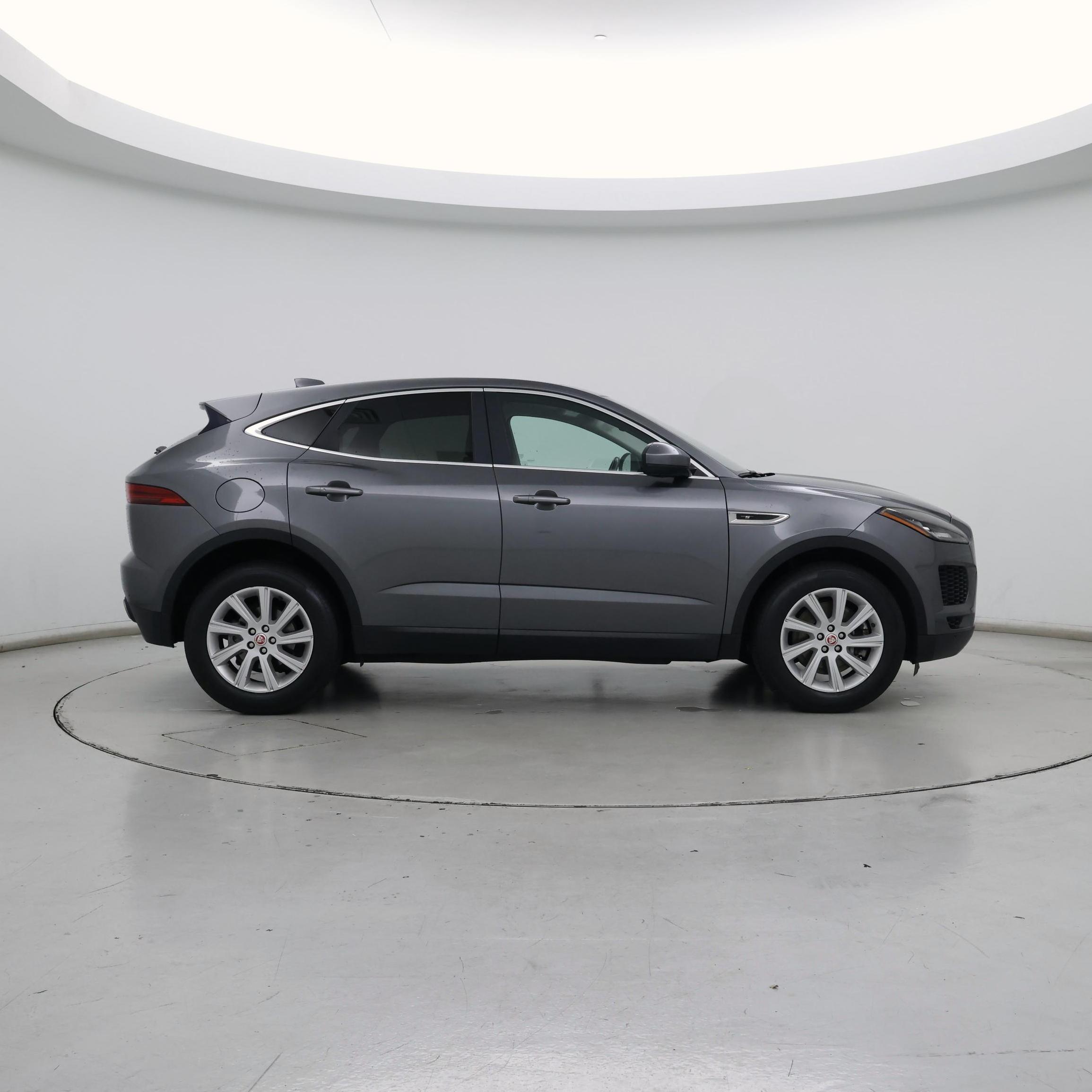 Thumbnail: 2018 Jaguar E-Pace - 7