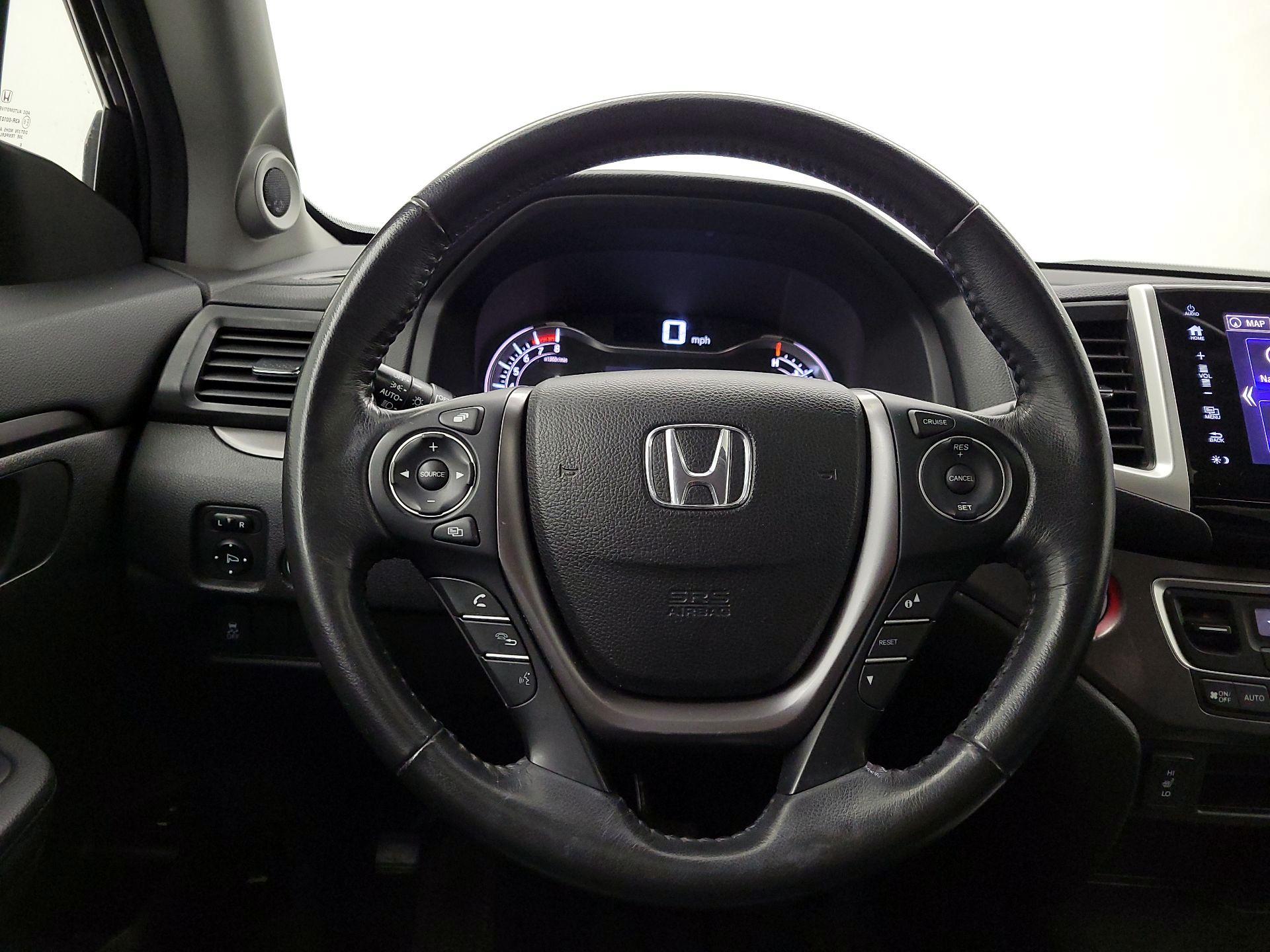 Thumbnail: 2017 Honda Pilot - 10