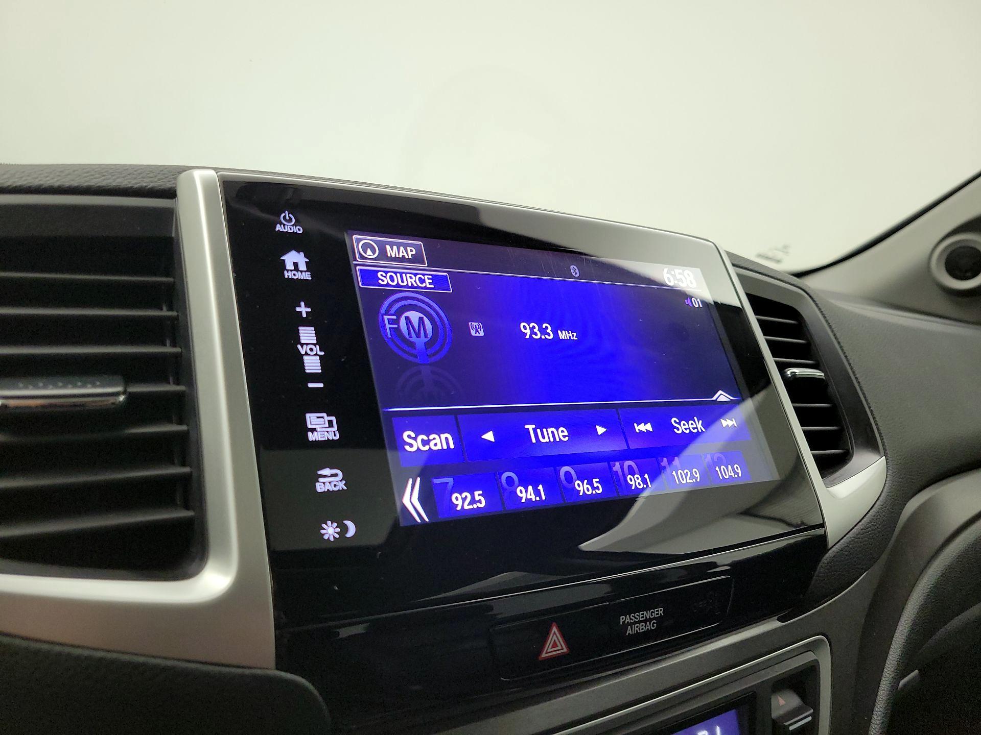 Thumbnail: 2017 Honda Pilot - 16