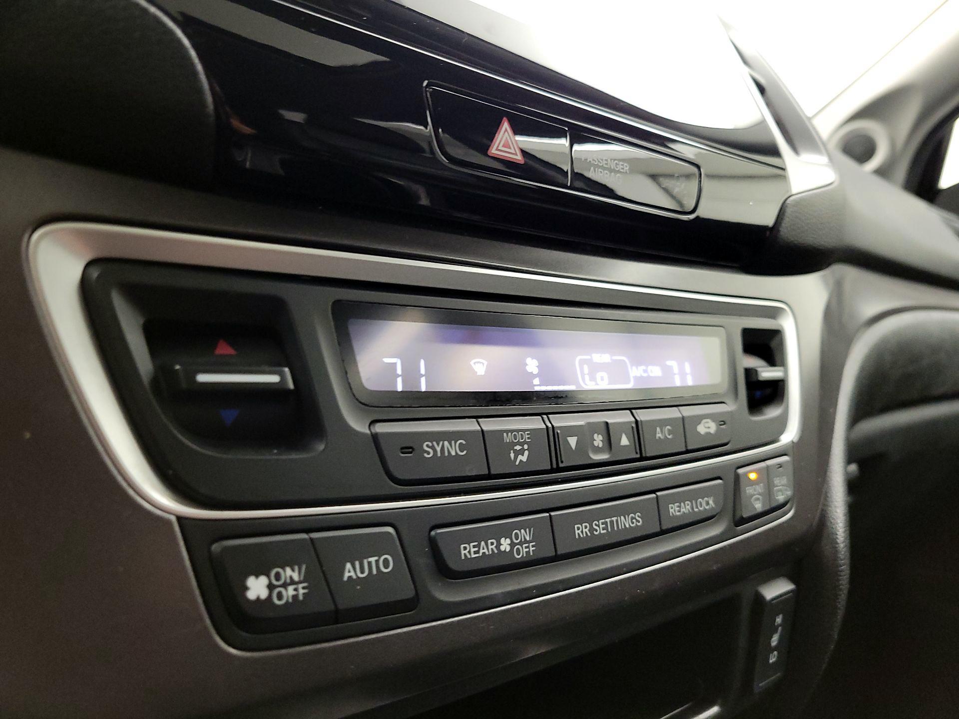 Thumbnail: 2017 Honda Pilot - 17