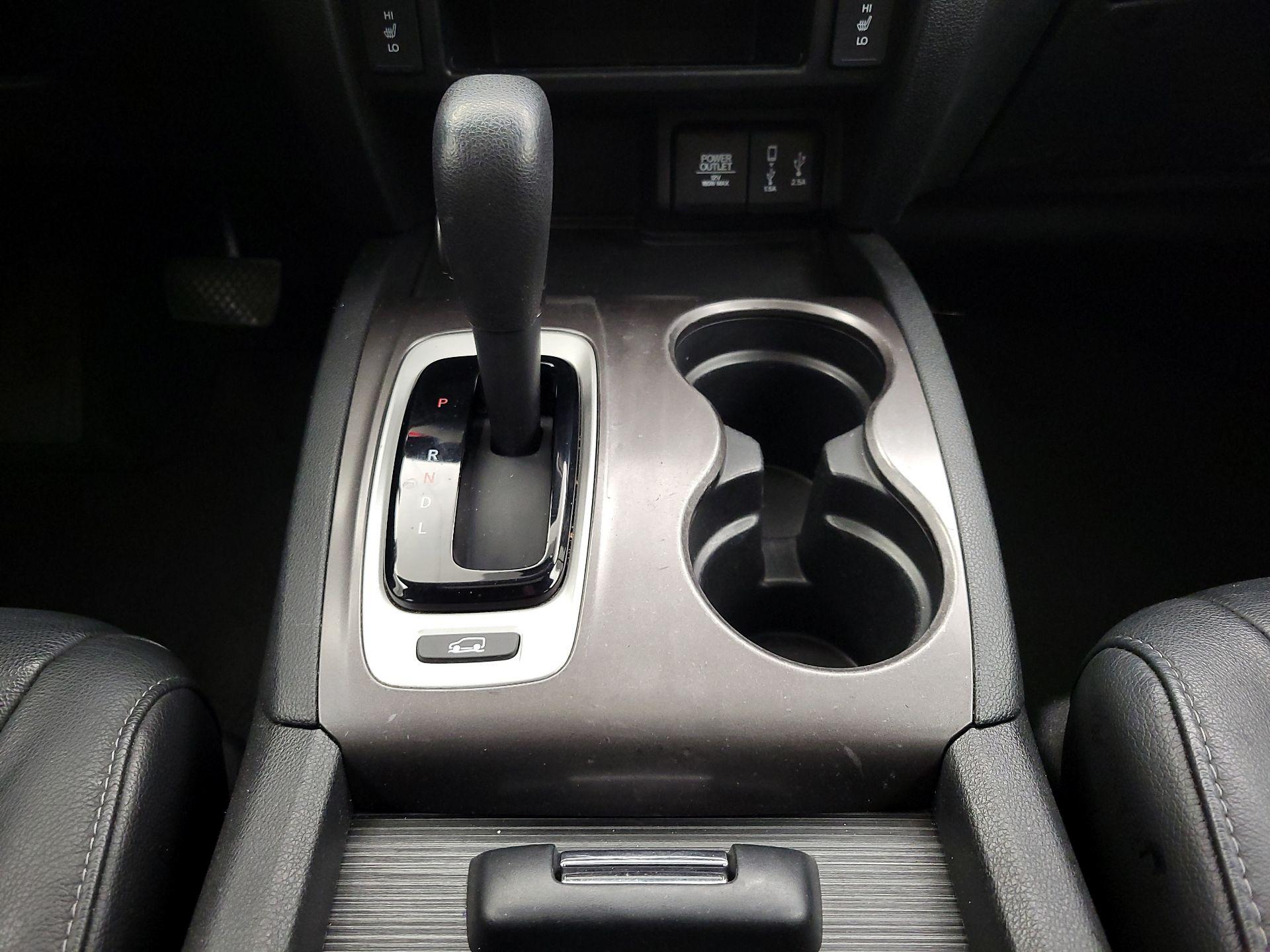 Thumbnail: 2017 Honda Pilot - 18