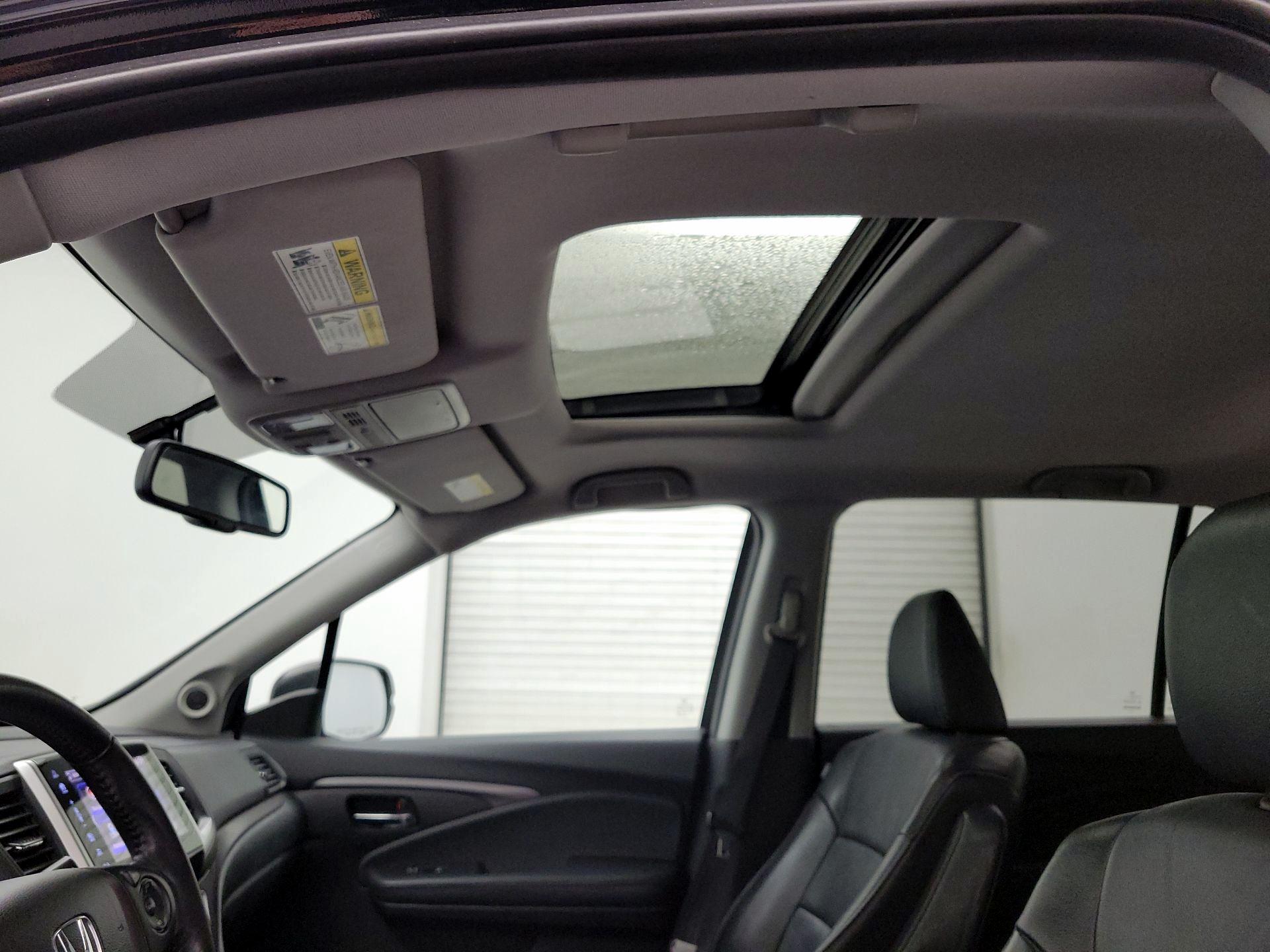 Thumbnail: 2017 Honda Pilot - 20
