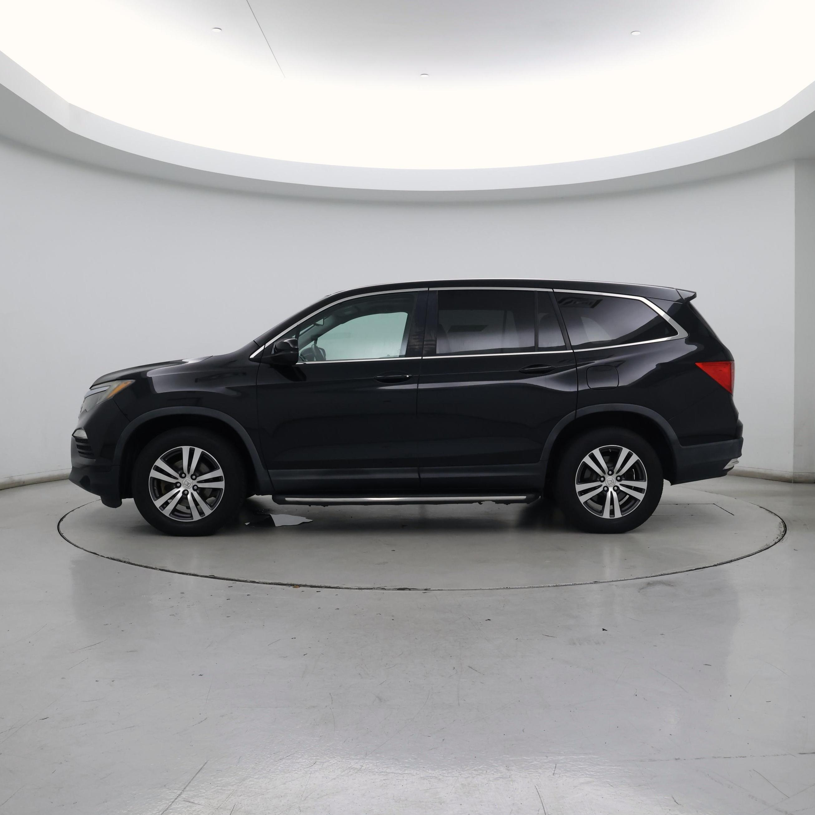 Thumbnail: 2017 Honda Pilot - 3