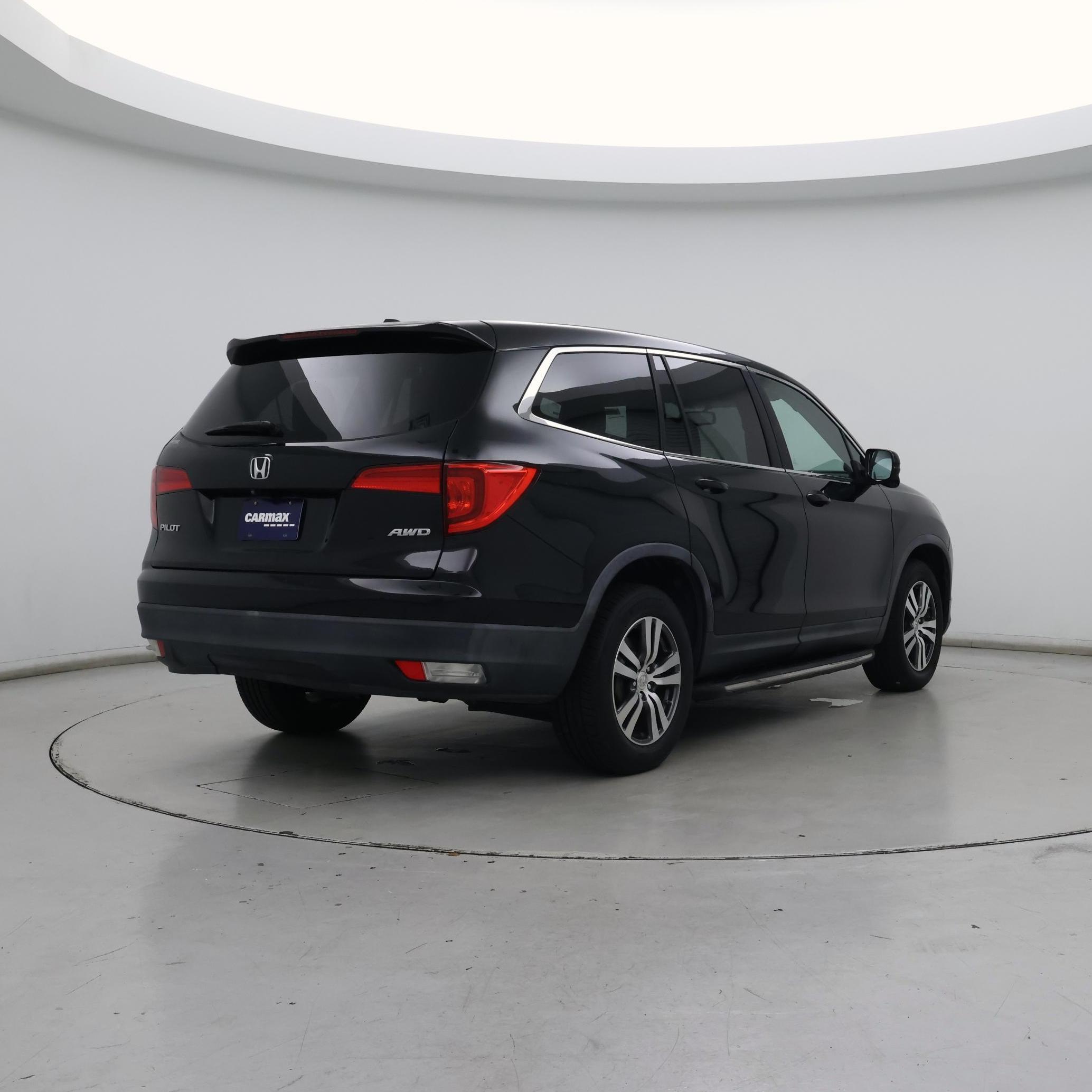 Thumbnail: 2017 Honda Pilot - 8
